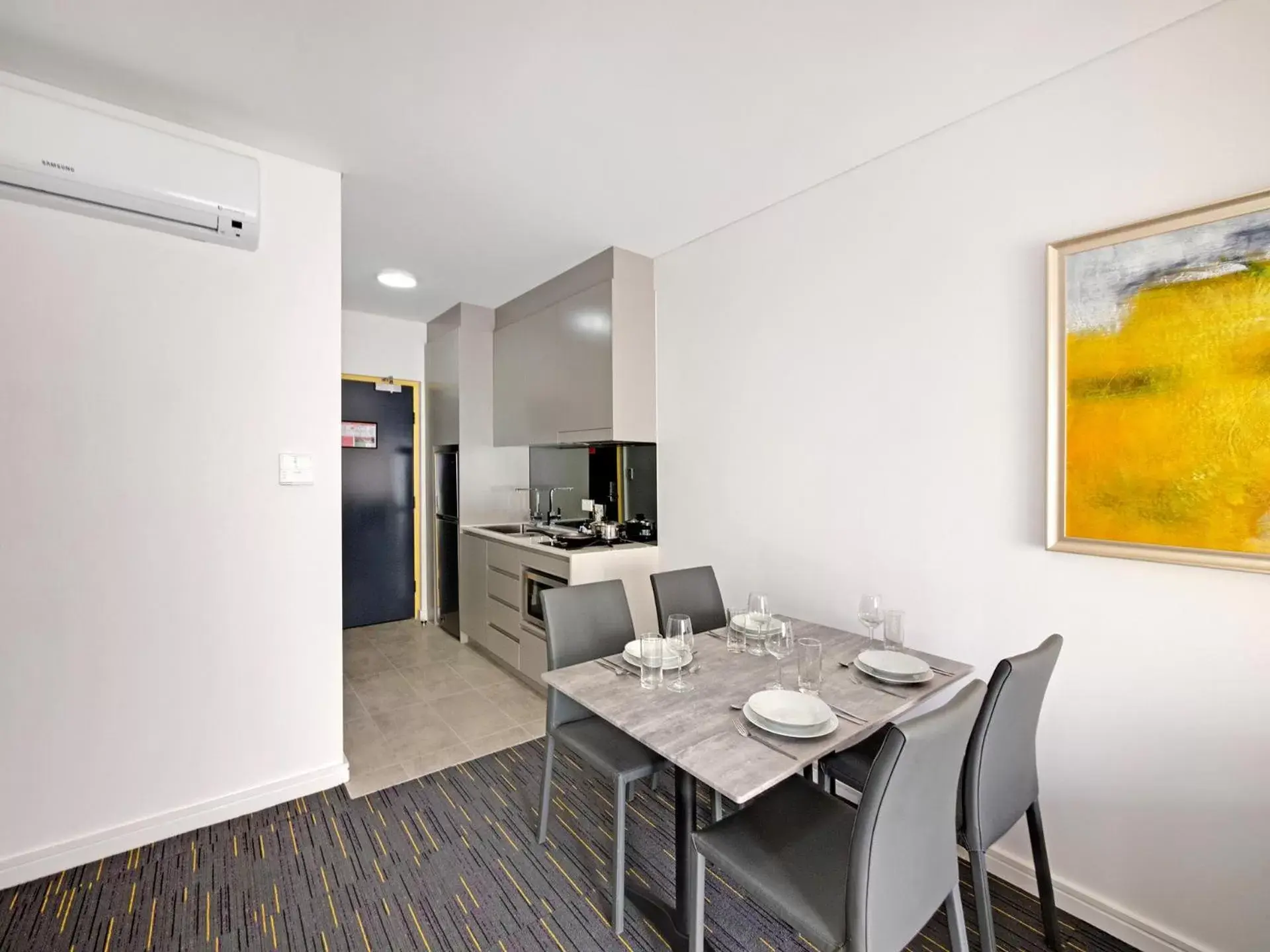 Kitchen or kitchenette, Dining Area in Value Suites Penrith