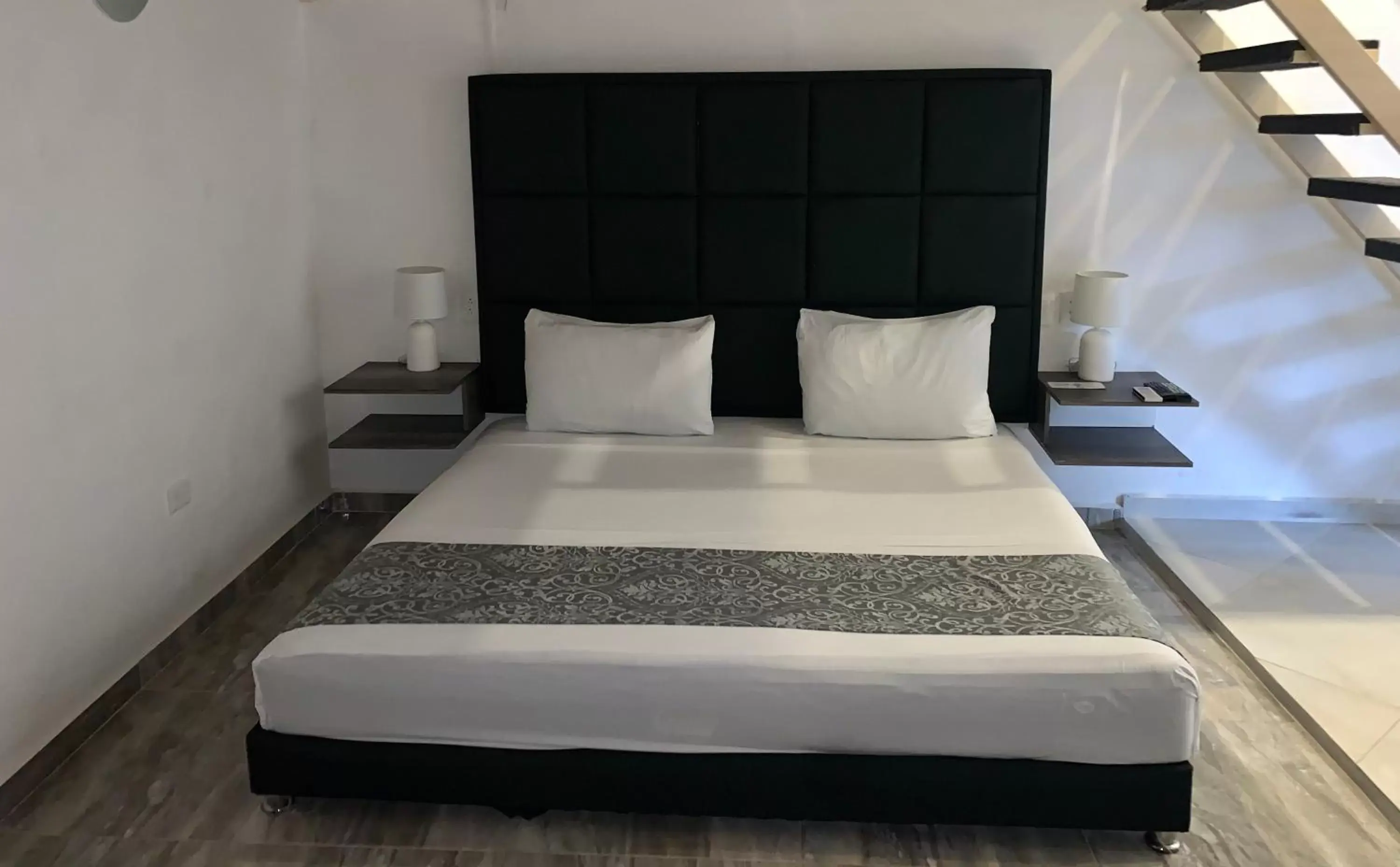 Bed in SILVERSANDS Hotel Boutique - 5Th Ave