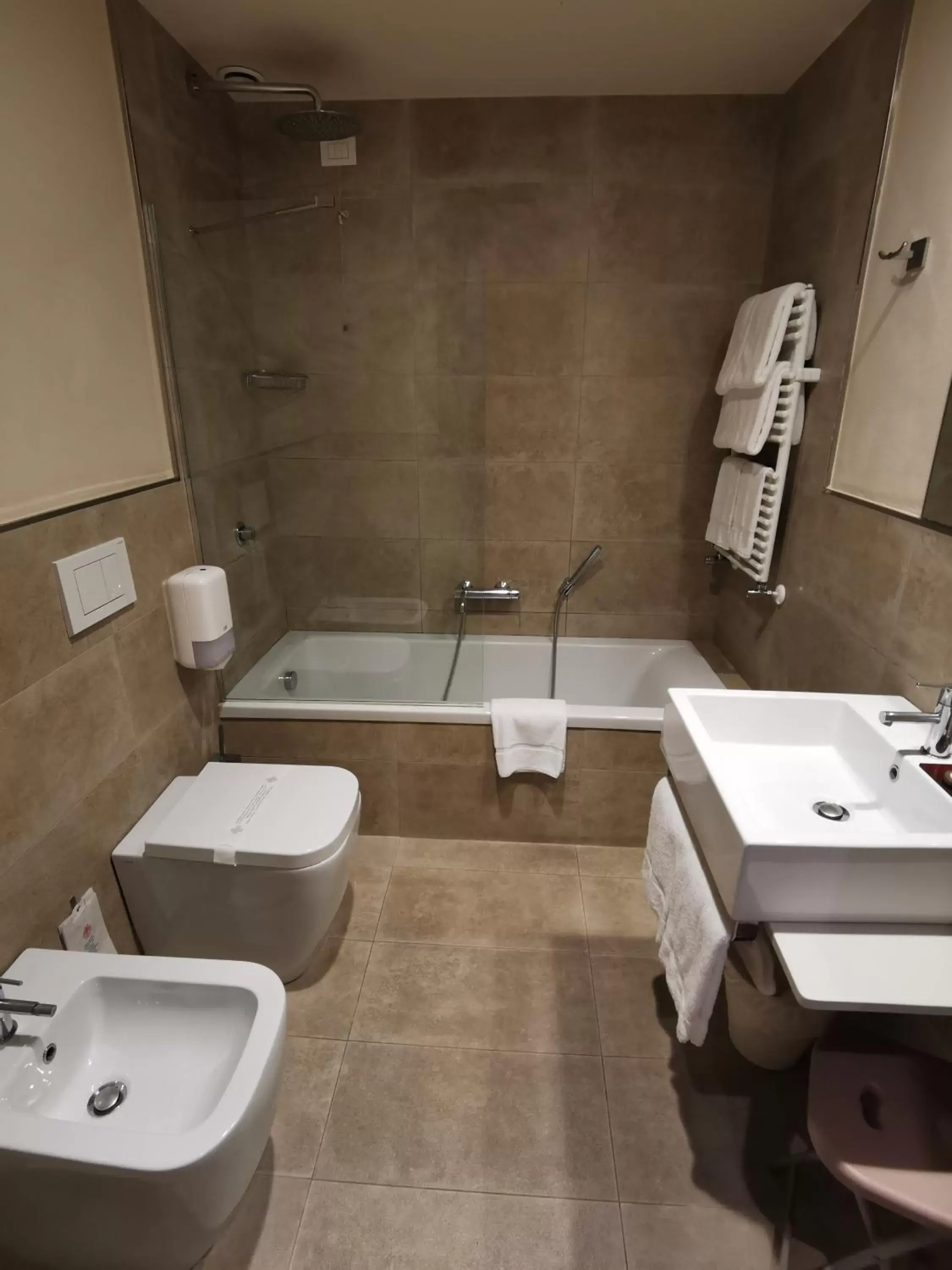 Bathroom in Hotel President