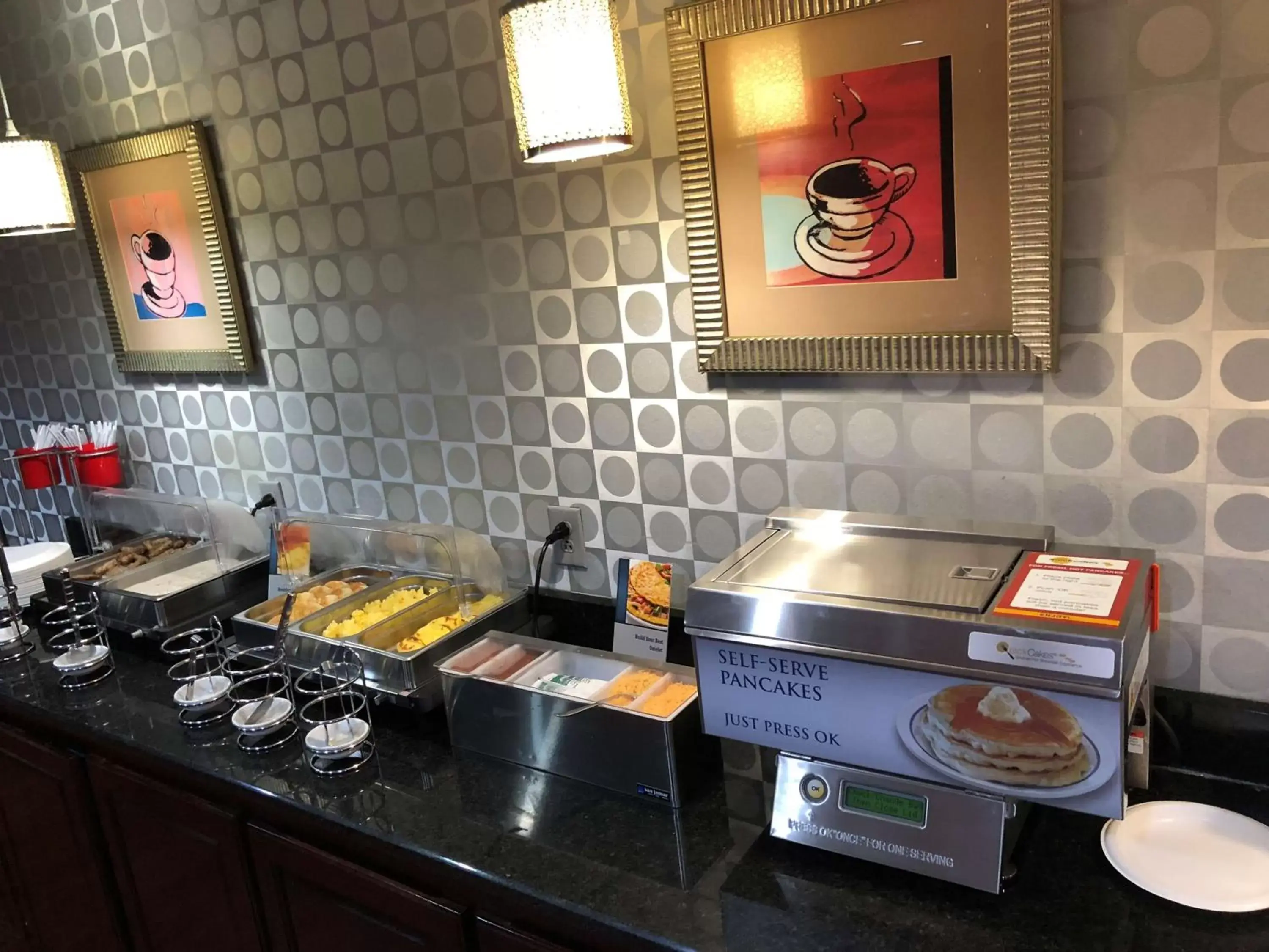 Restaurant/places to eat, Kitchen/Kitchenette in Best Western Plus Goodman Inn & Suites