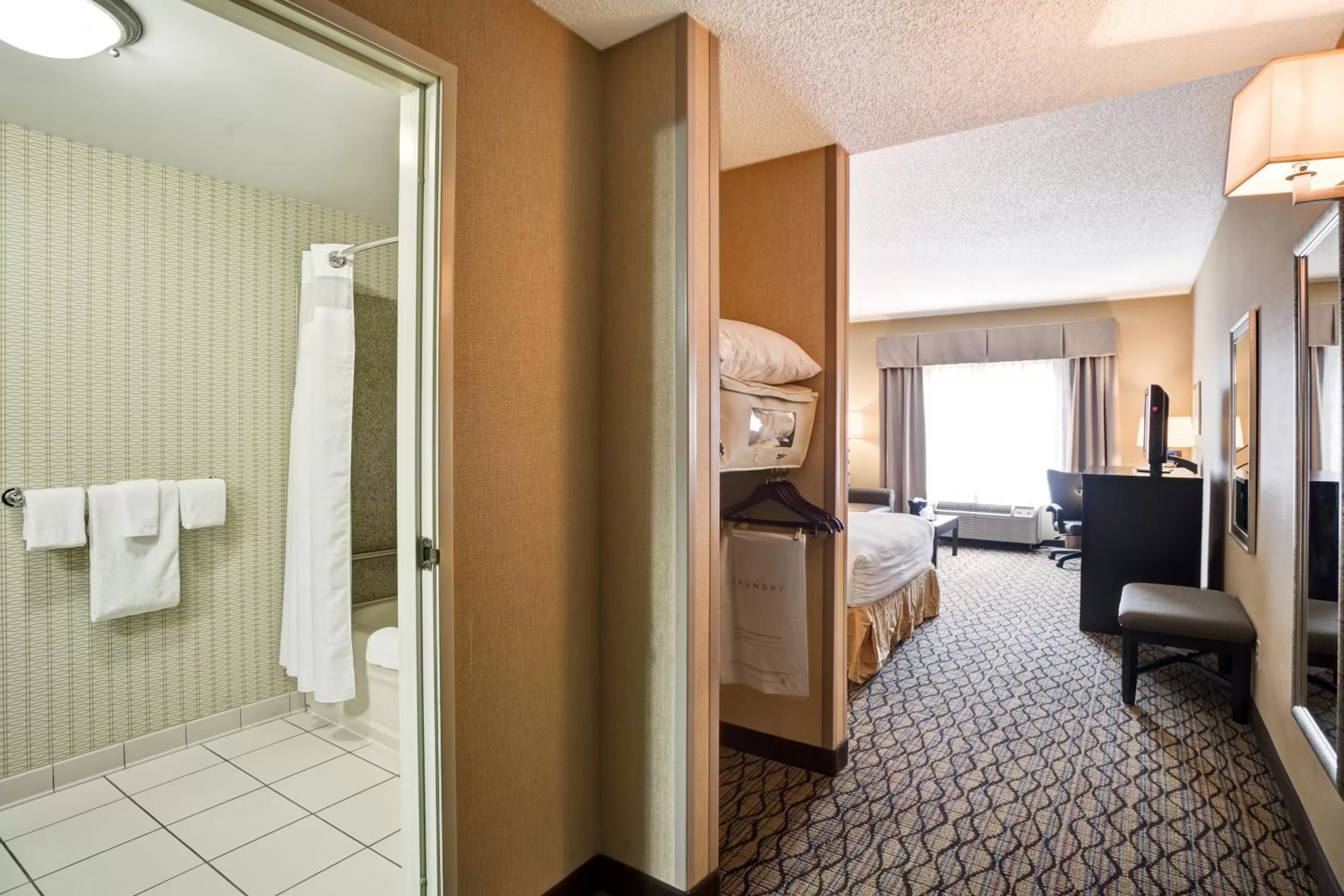 King Suite - Non-Smoking in Holiday Inn Express Hotel & Suites Christiansburg, an IHG Hotel
