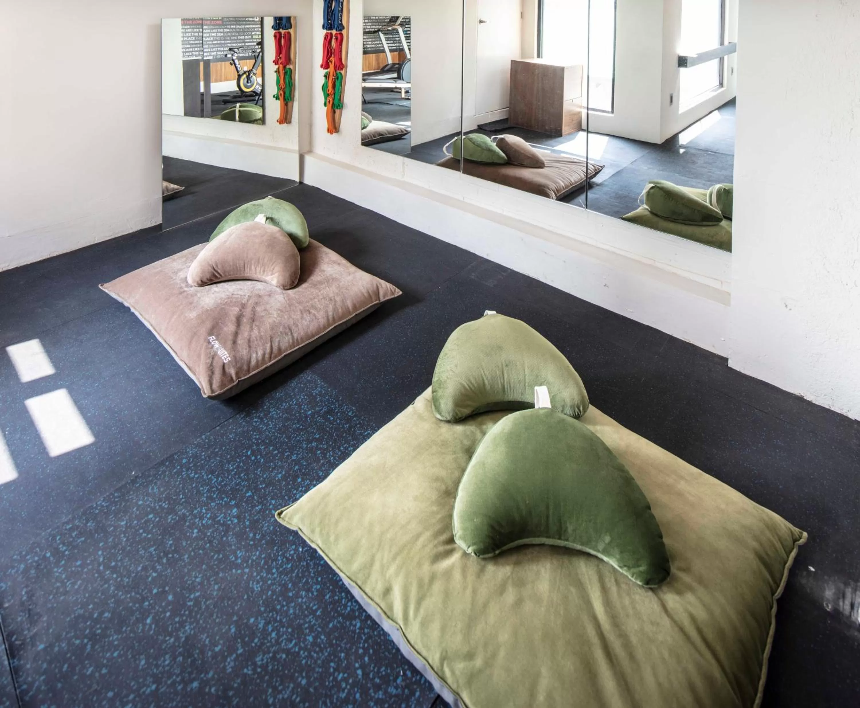 Fitness centre/facilities, Bed in FlowSuites WTC