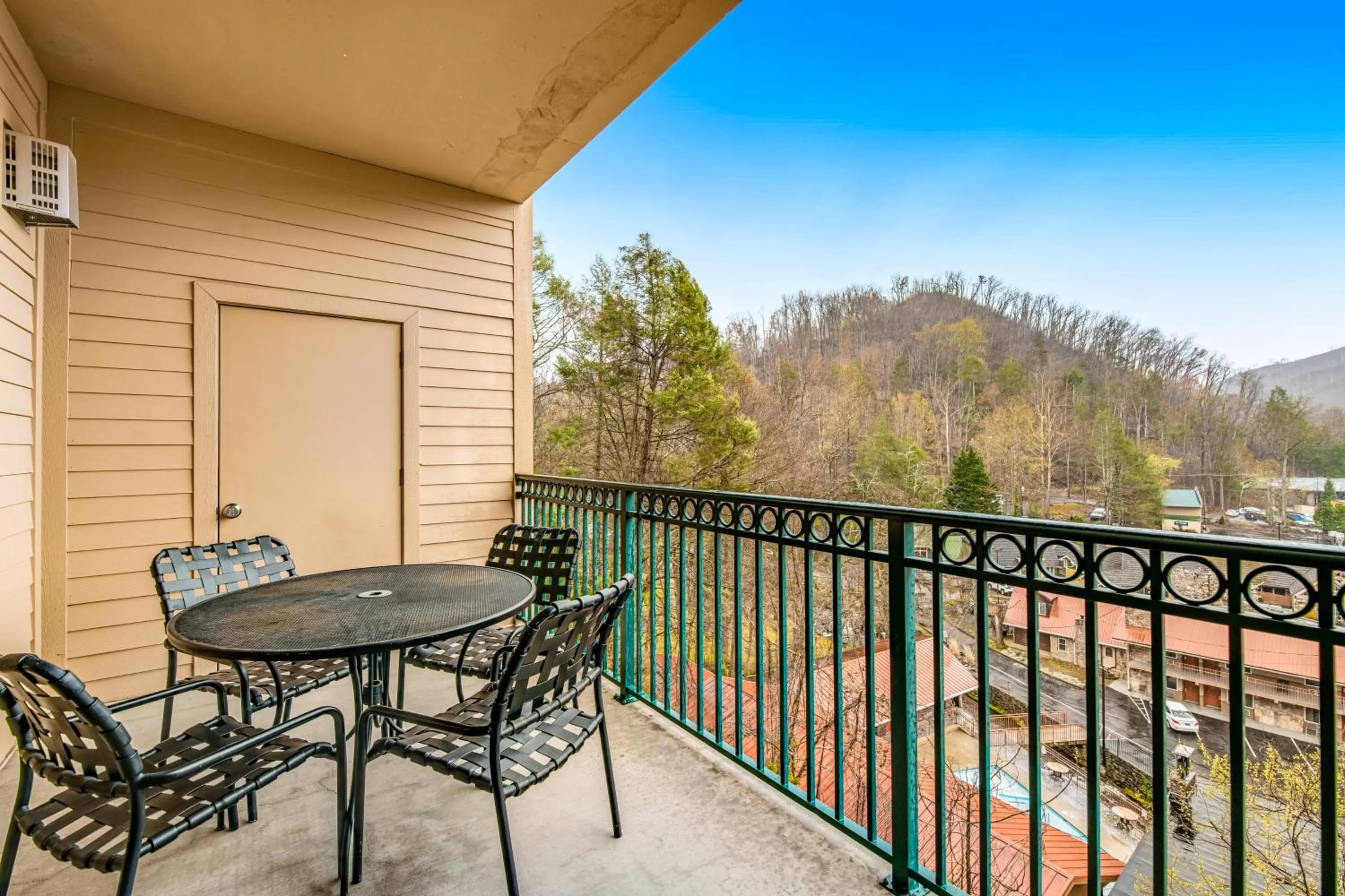 Balcony/Terrace in Summit Manor Condos Unit B3052