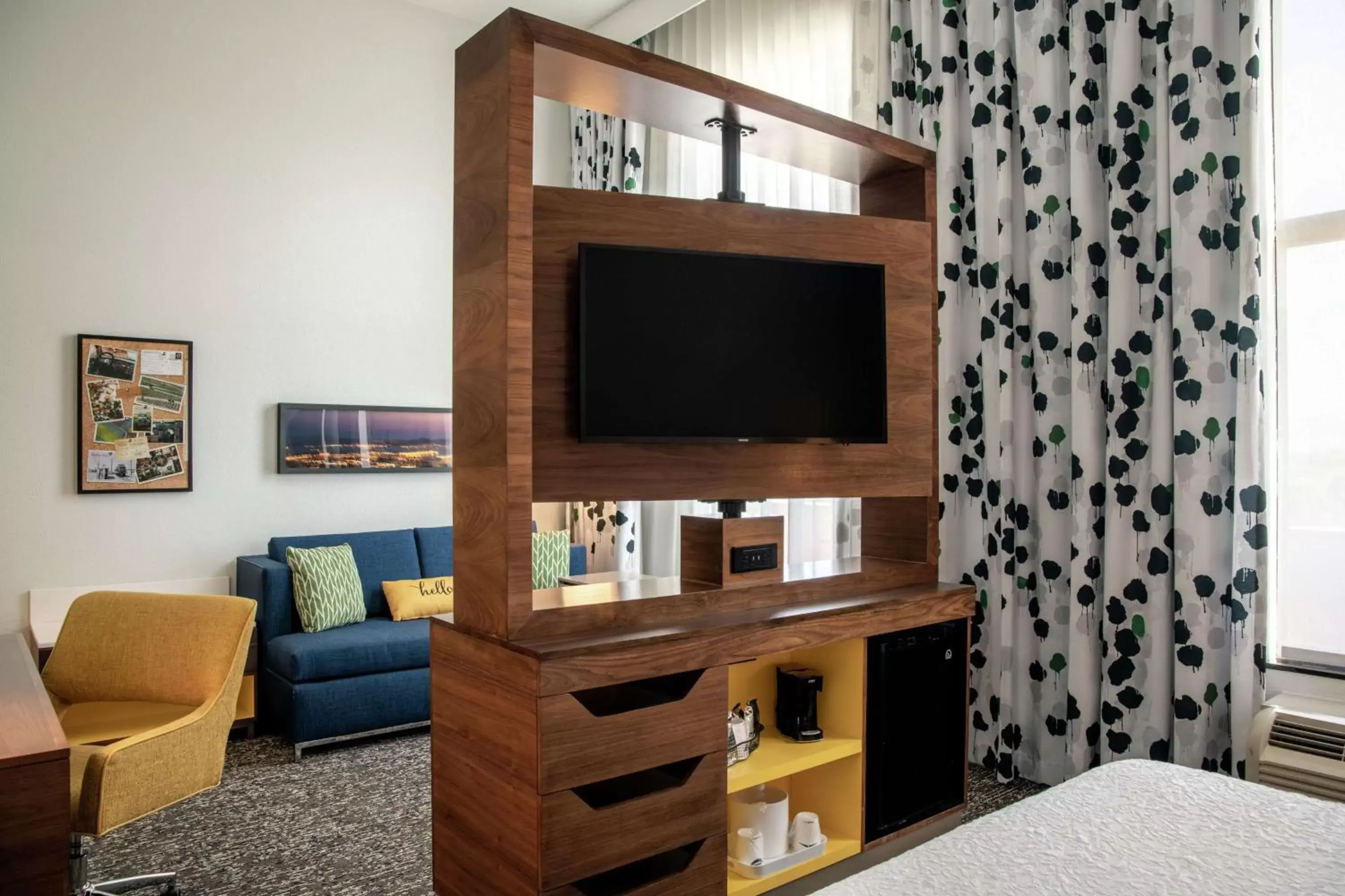 King Studio - Disability Access in Hampton Inn & Suites Sherman Oaks King Studio - Disability Access in Hampton Inn & Suites Sherman Oaks