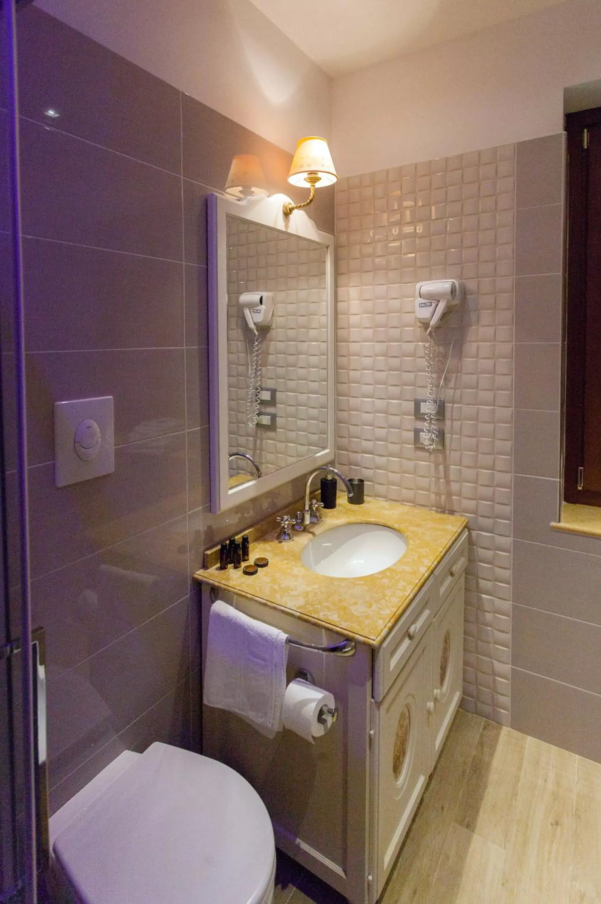 Bathroom, Kitchen/Kitchenette in La Suite del Faro