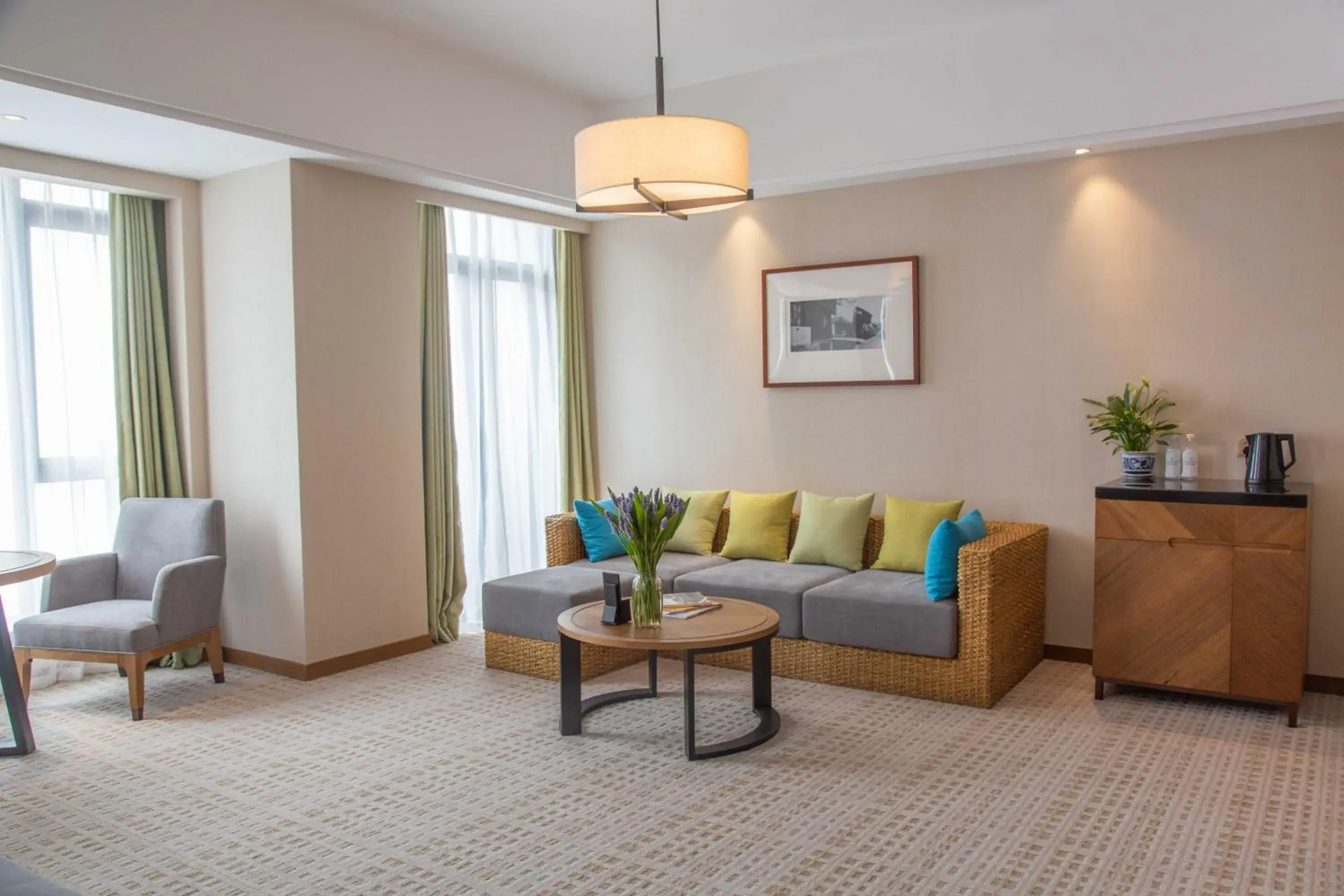 Living room, Seating Area in InterContinental Sancha Lake, an IHG Hotel