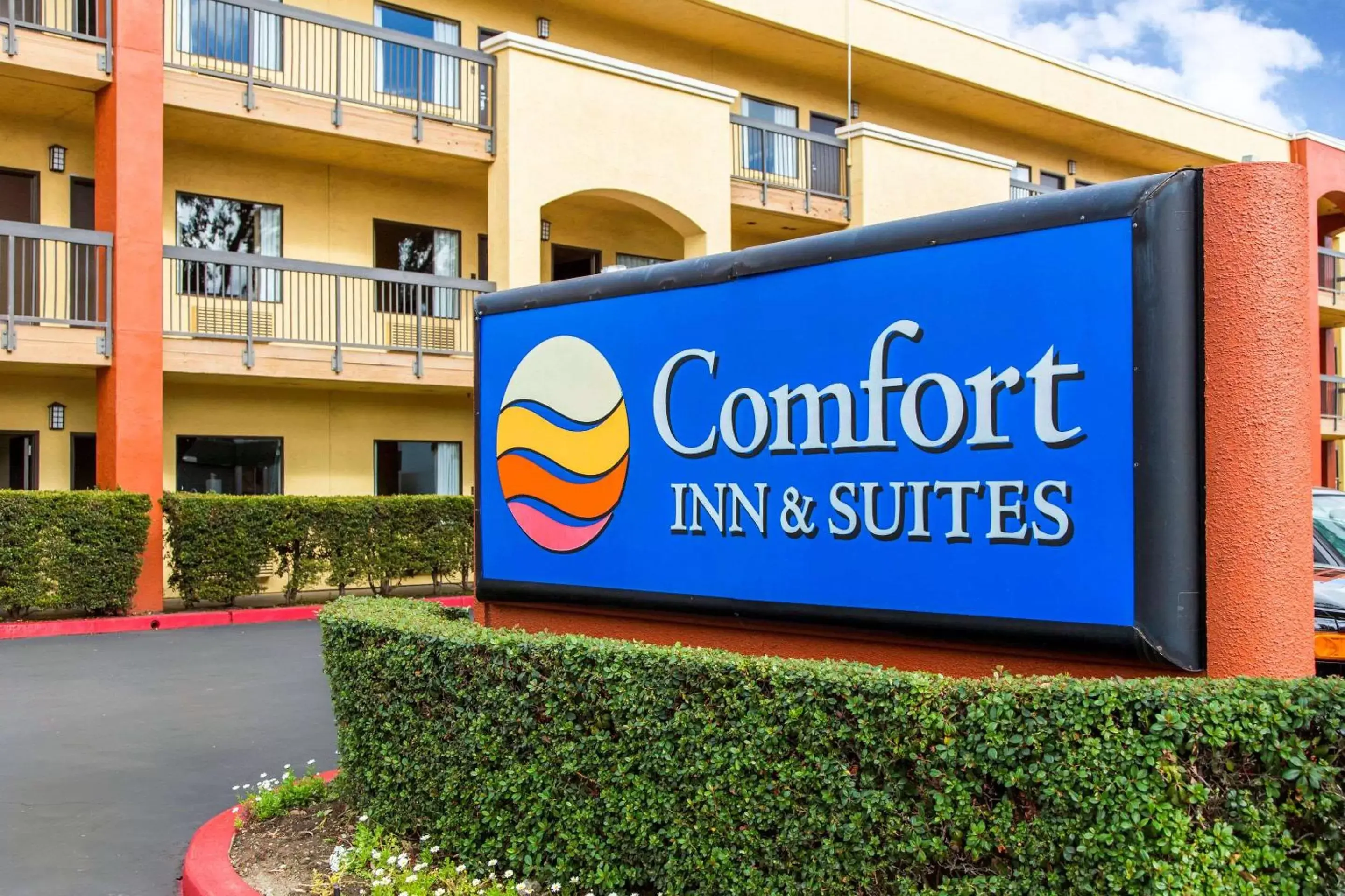 Property building in Comfort Inn & Suites San Francisco Airport North
