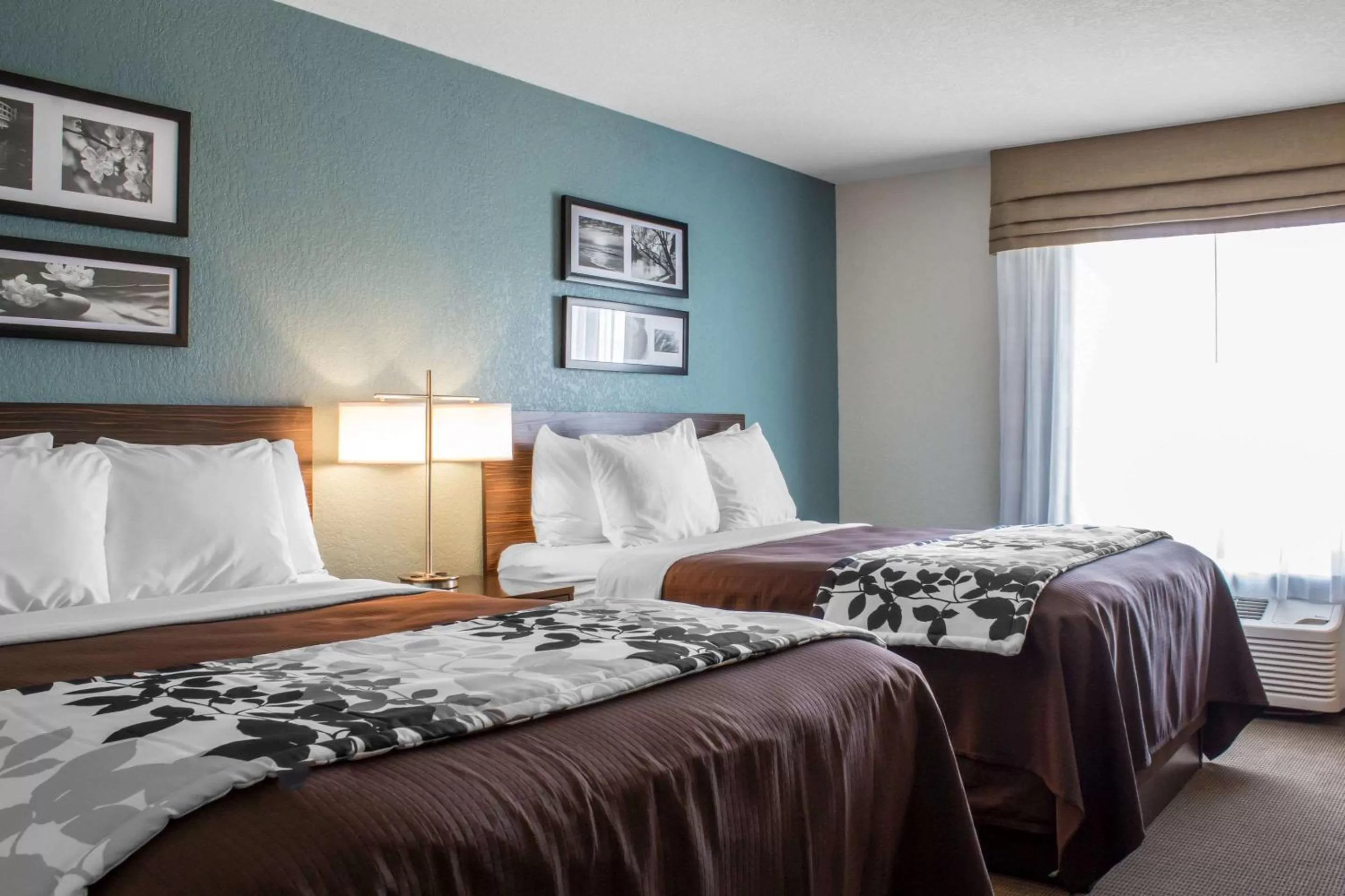 Photo of the whole room, Bed in Sleep Inn & Suites Fort Dodge