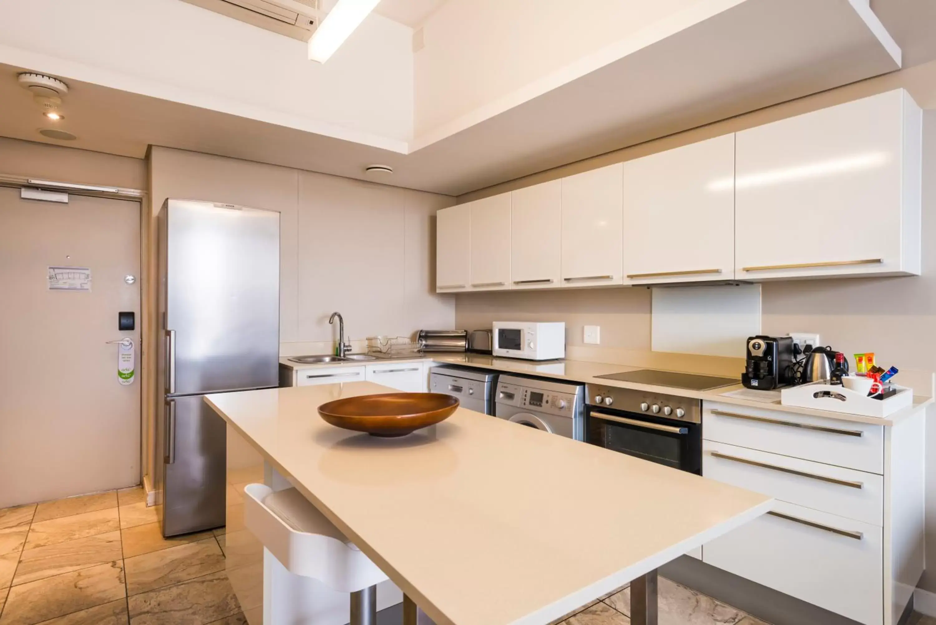 Coffee/tea facilities, Kitchen/Kitchenette in aha Harbour Bridge Hotel & Suites