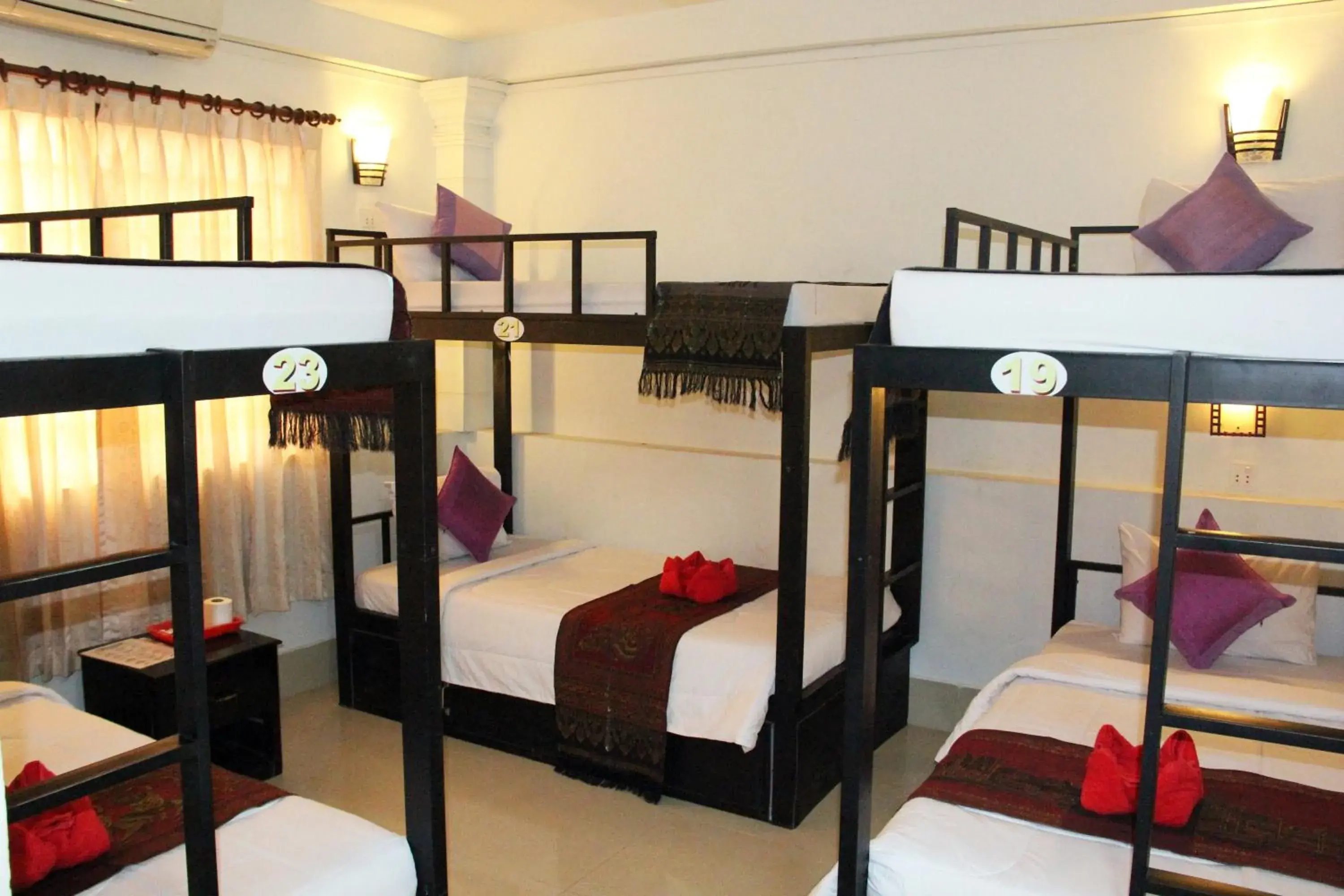 Bunk Bed in Tropical Breeze Guesthouse
