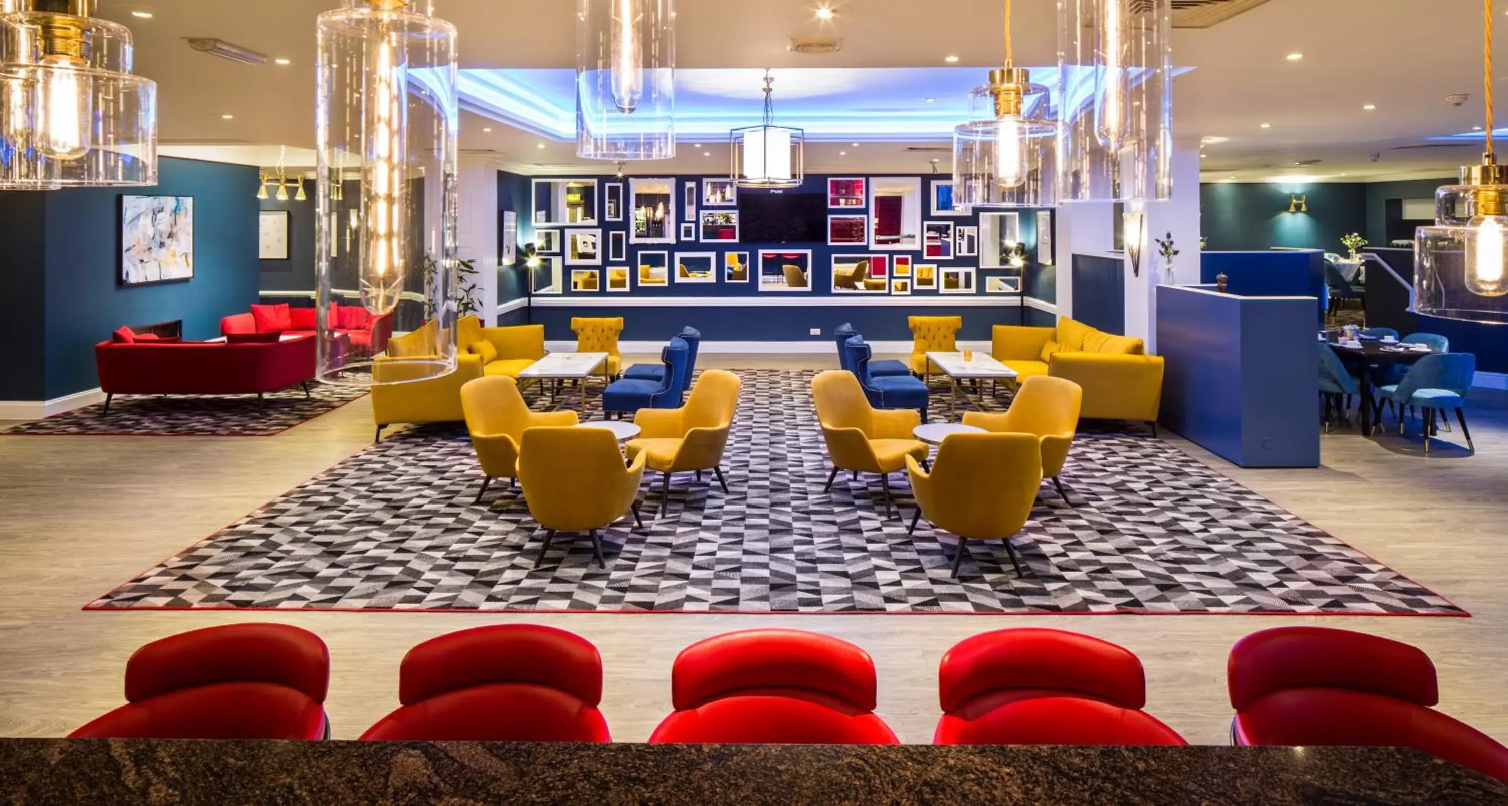 Lobby or reception, Lounge/Bar in Mercure Swansea Hotel
