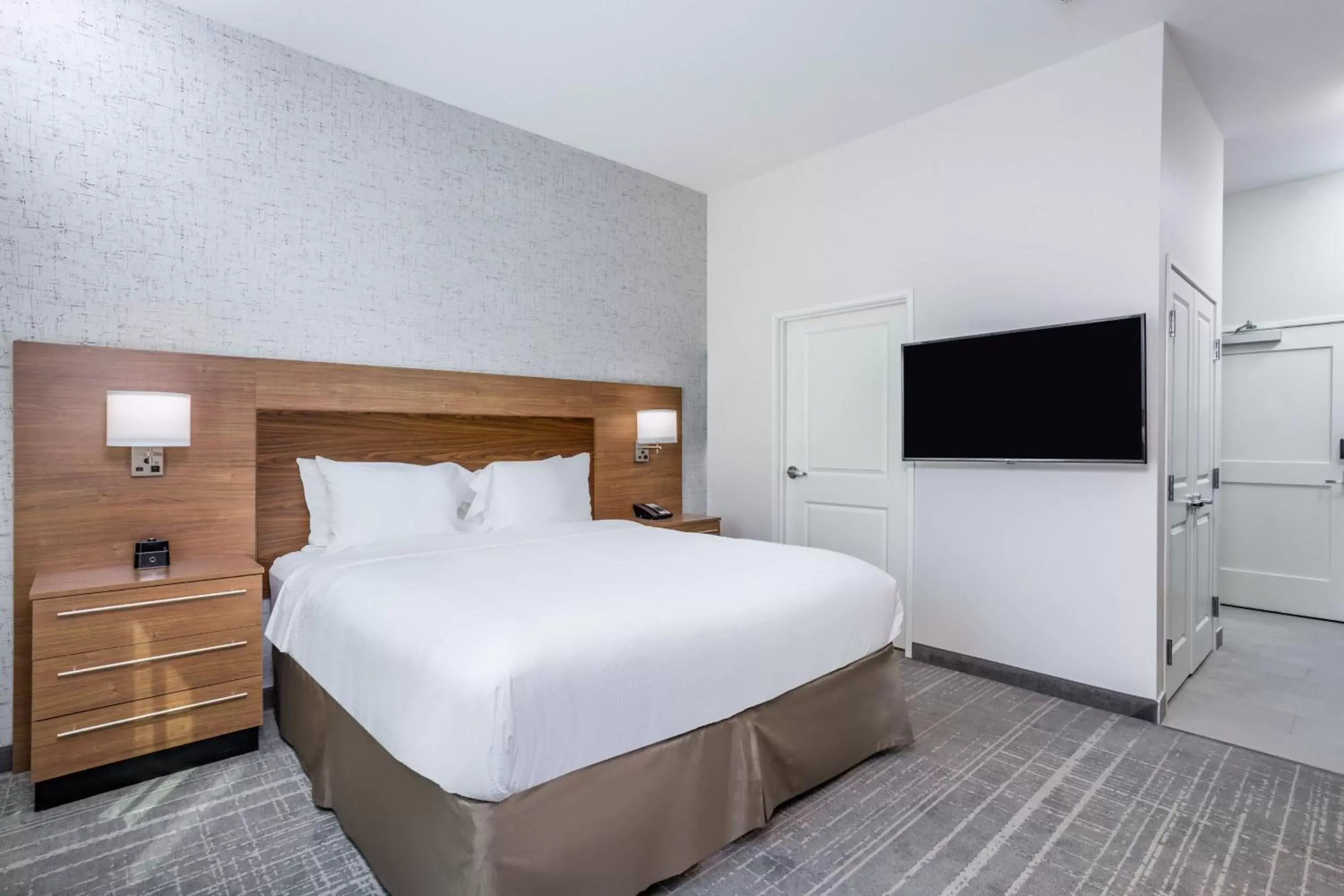 Photo of the whole room, Bed in TownePlace Suites by Marriott Chicago Waukegan Gurnee