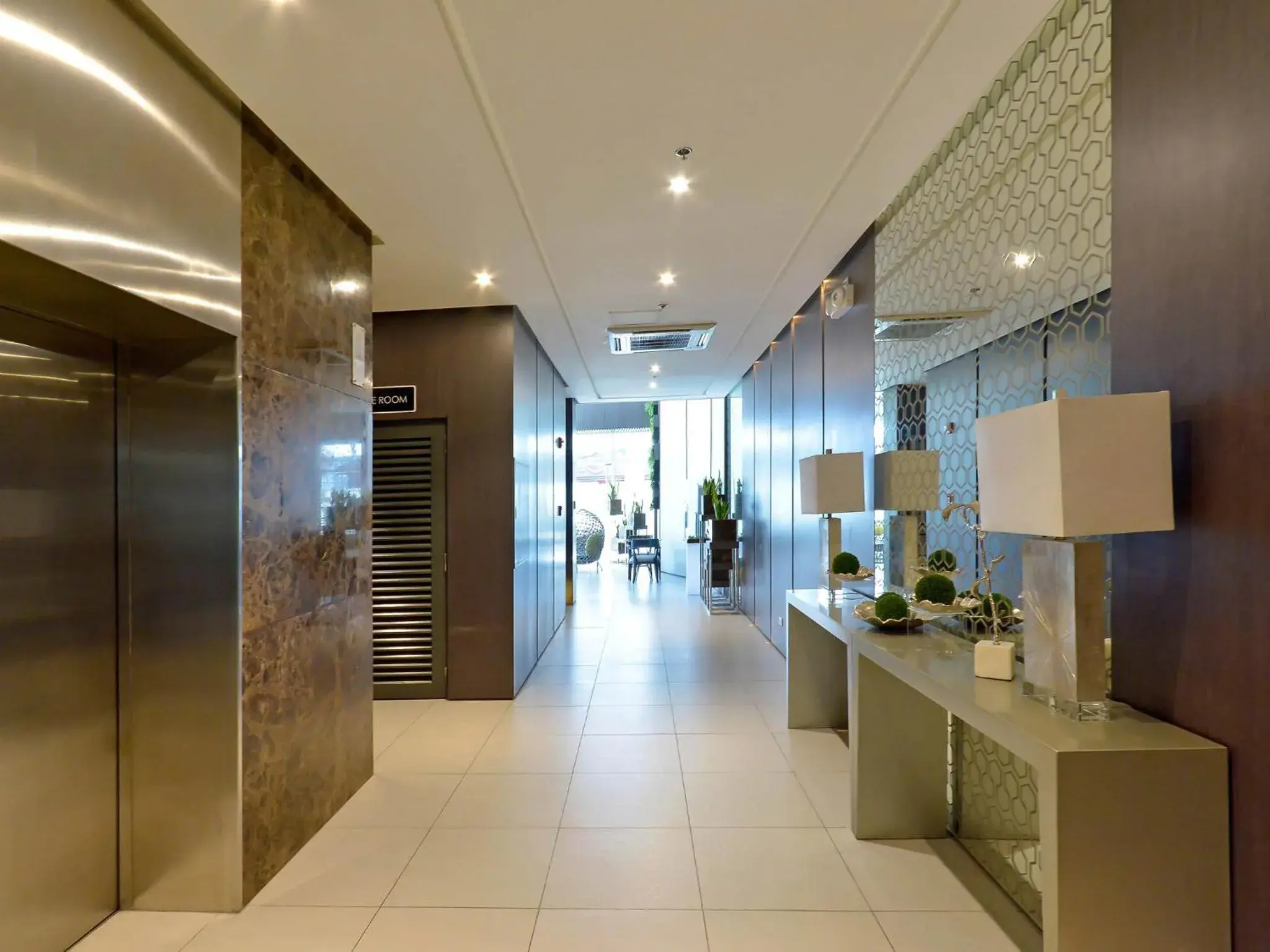 Area and facilities in Currency Serviced Suites