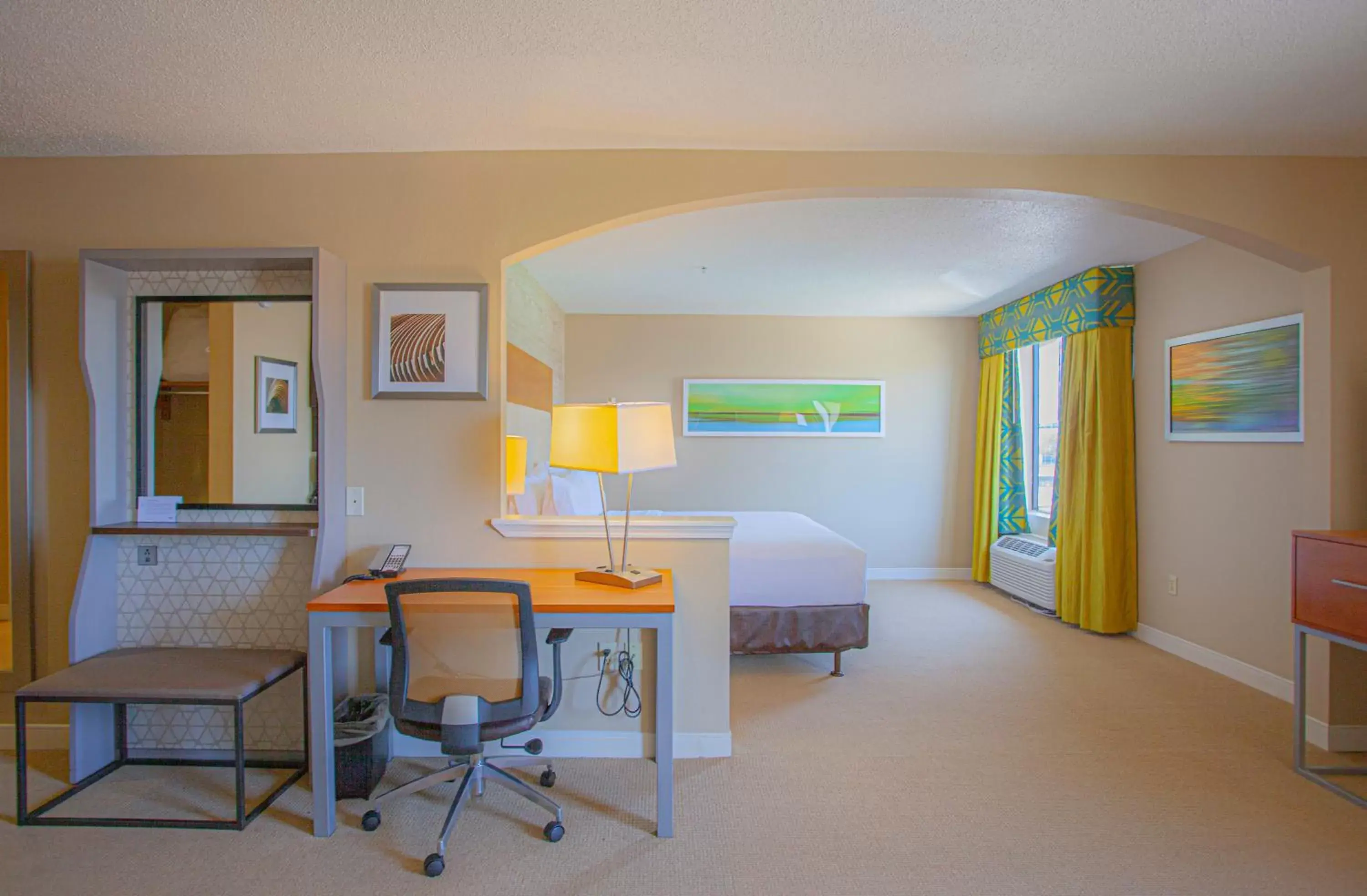 Bedroom in Holiday Inn & Suites Spring - The Woodlands