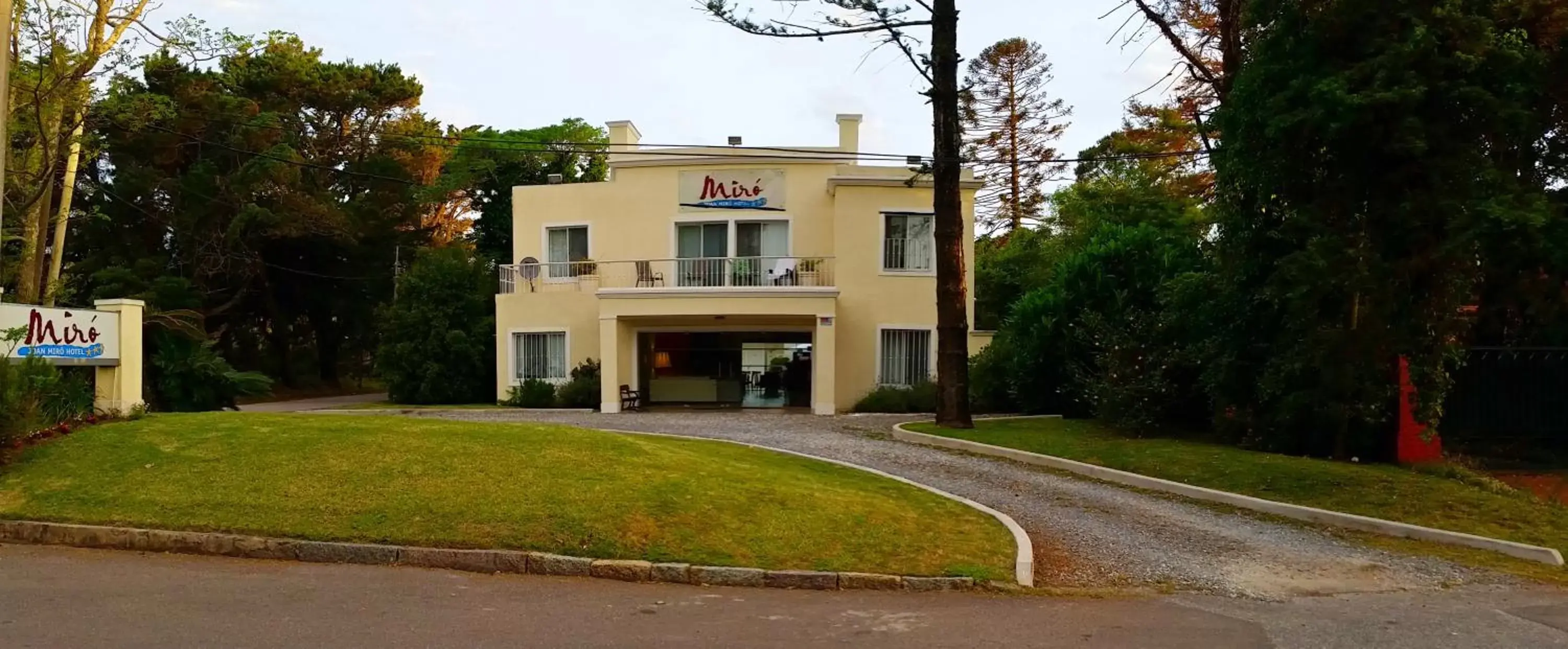 Facade/entrance, Property Building in Joan Miró Hotel