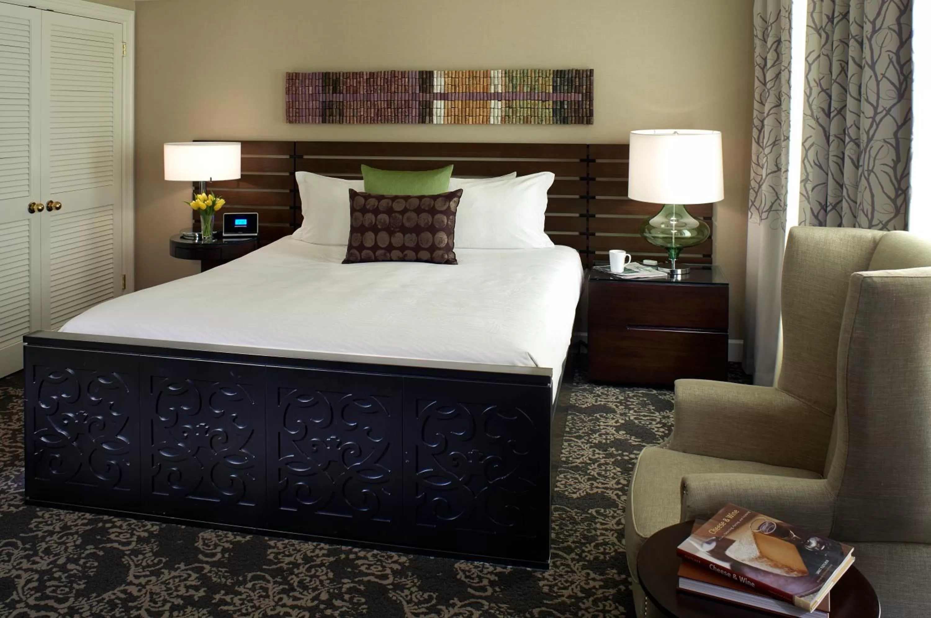 Photo of the whole room, Bed in Kimpton Hotel Vintage Seattle by IHG