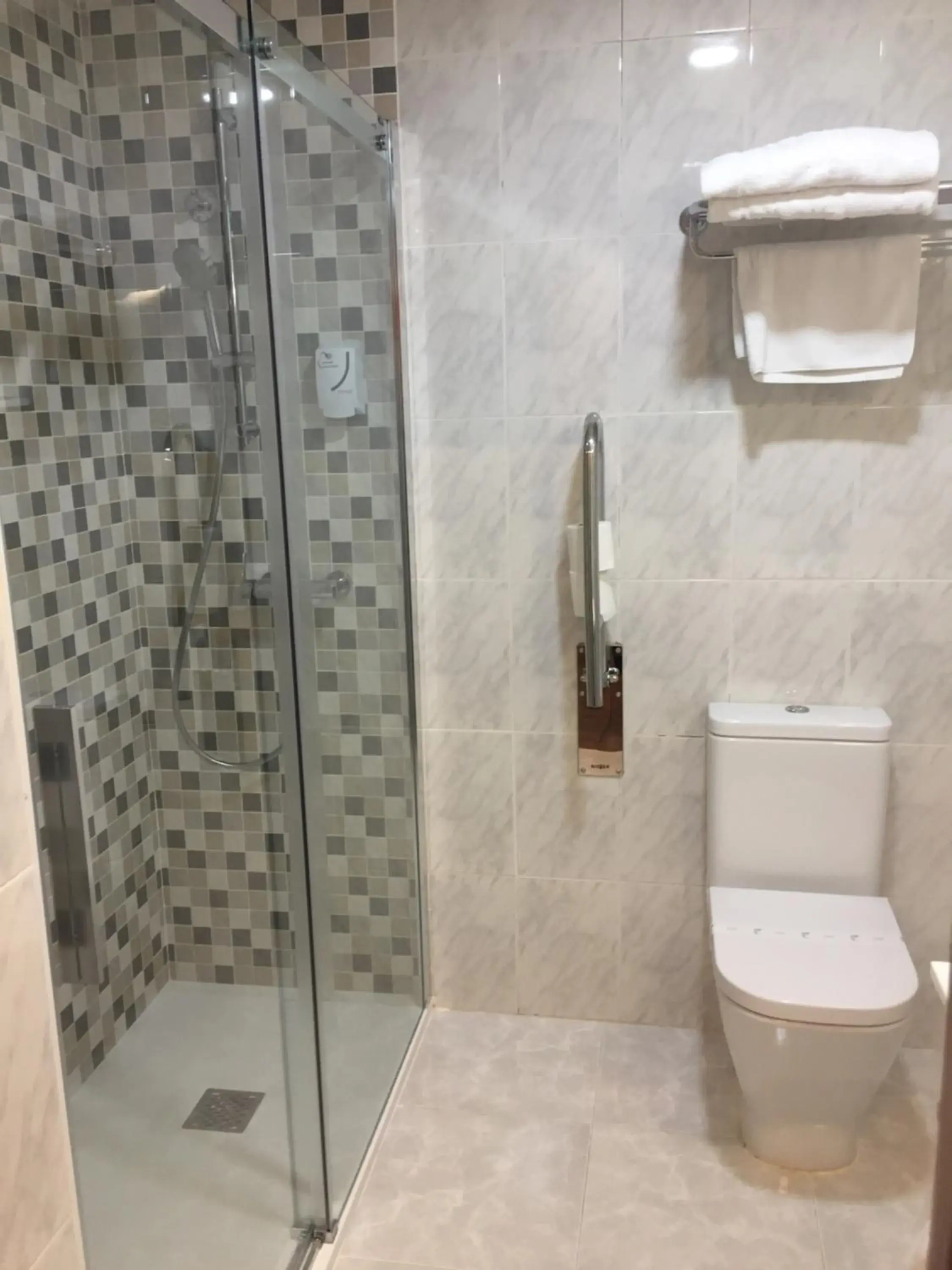 Bathroom in Hotel Yerri