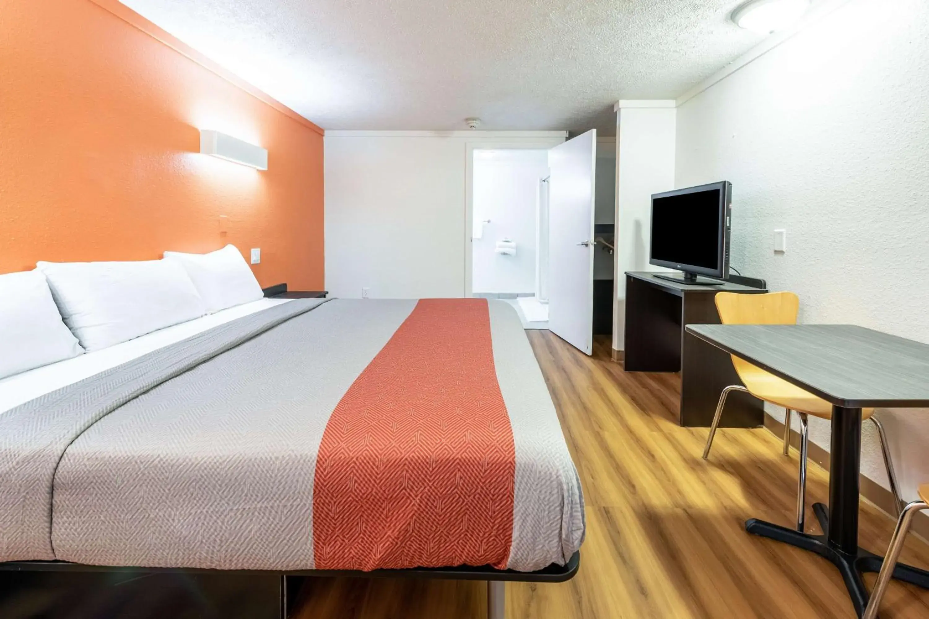 Lobby or reception, Bed in Motel 6-Mansfield, OH