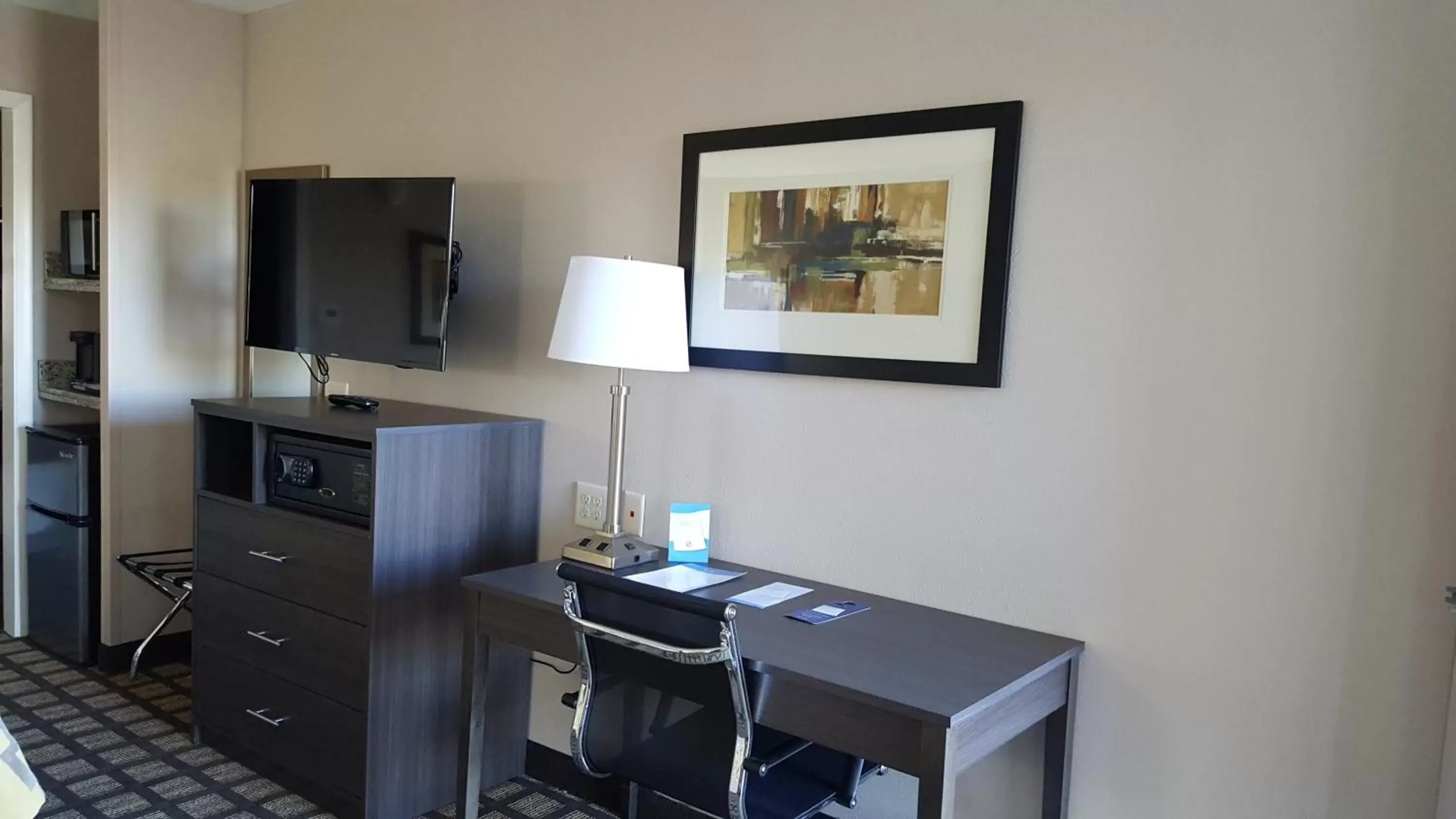 TV and multimedia, TV/Entertainment Center in Baymont by Wyndham Clarksville