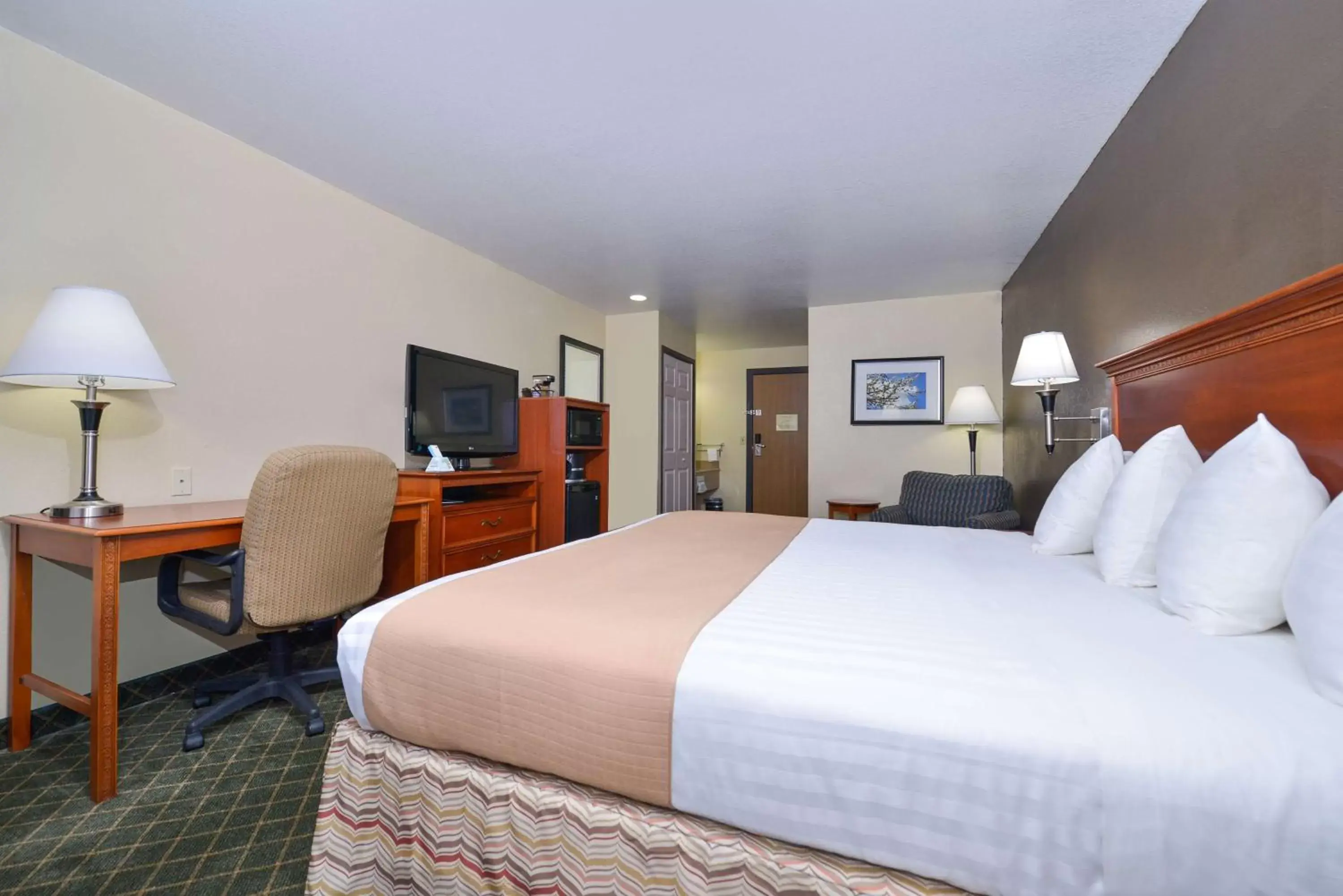 Photo of the whole room, Bed in Best Western Canon City