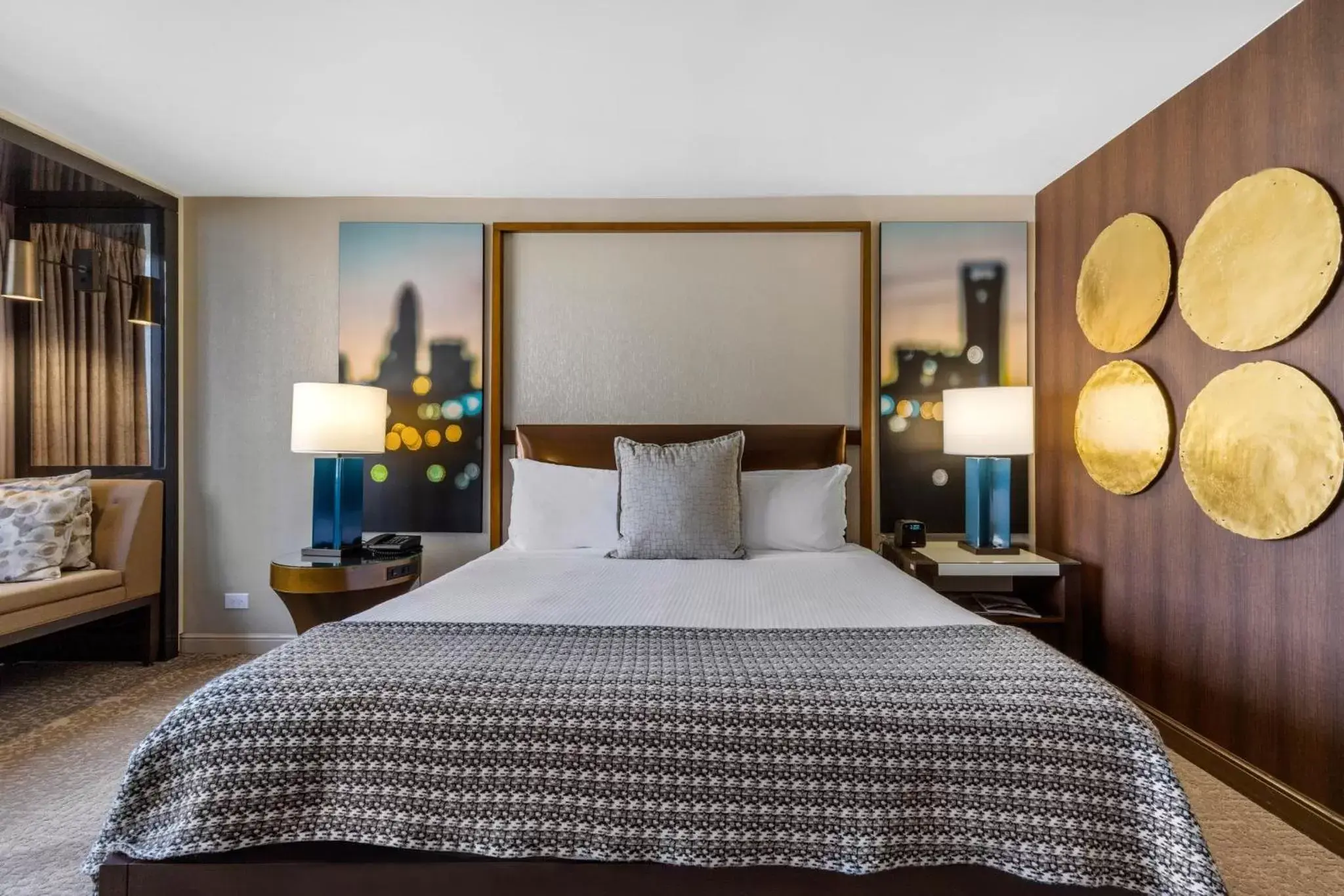 Photo of the whole room, Bed in Omni Charlotte Hotel