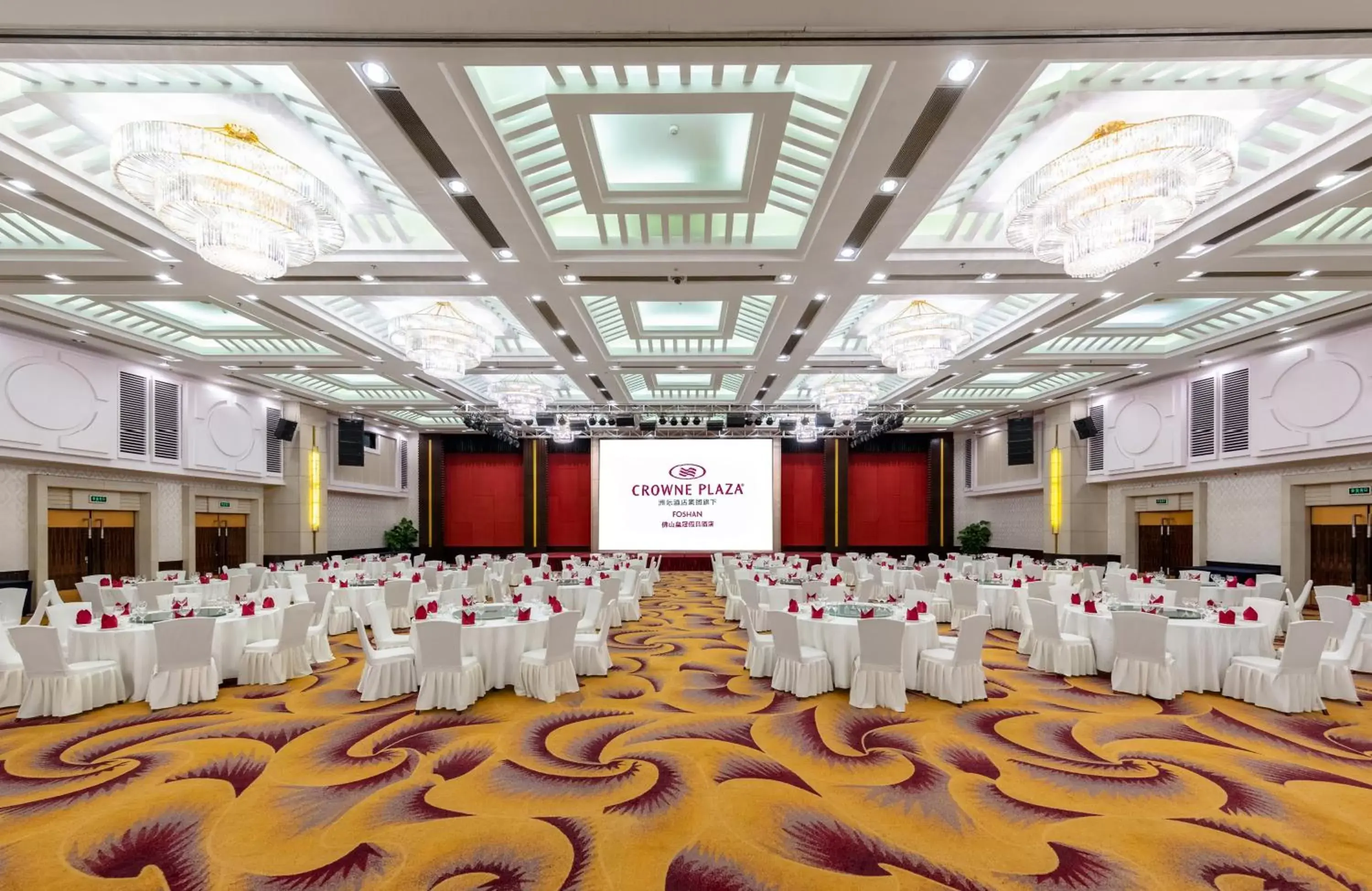 wedding, Banquet Facilities in Crowne Plaza Foshan, an IHG Hotel - Exclusive bus stations for HKSAR round-trips