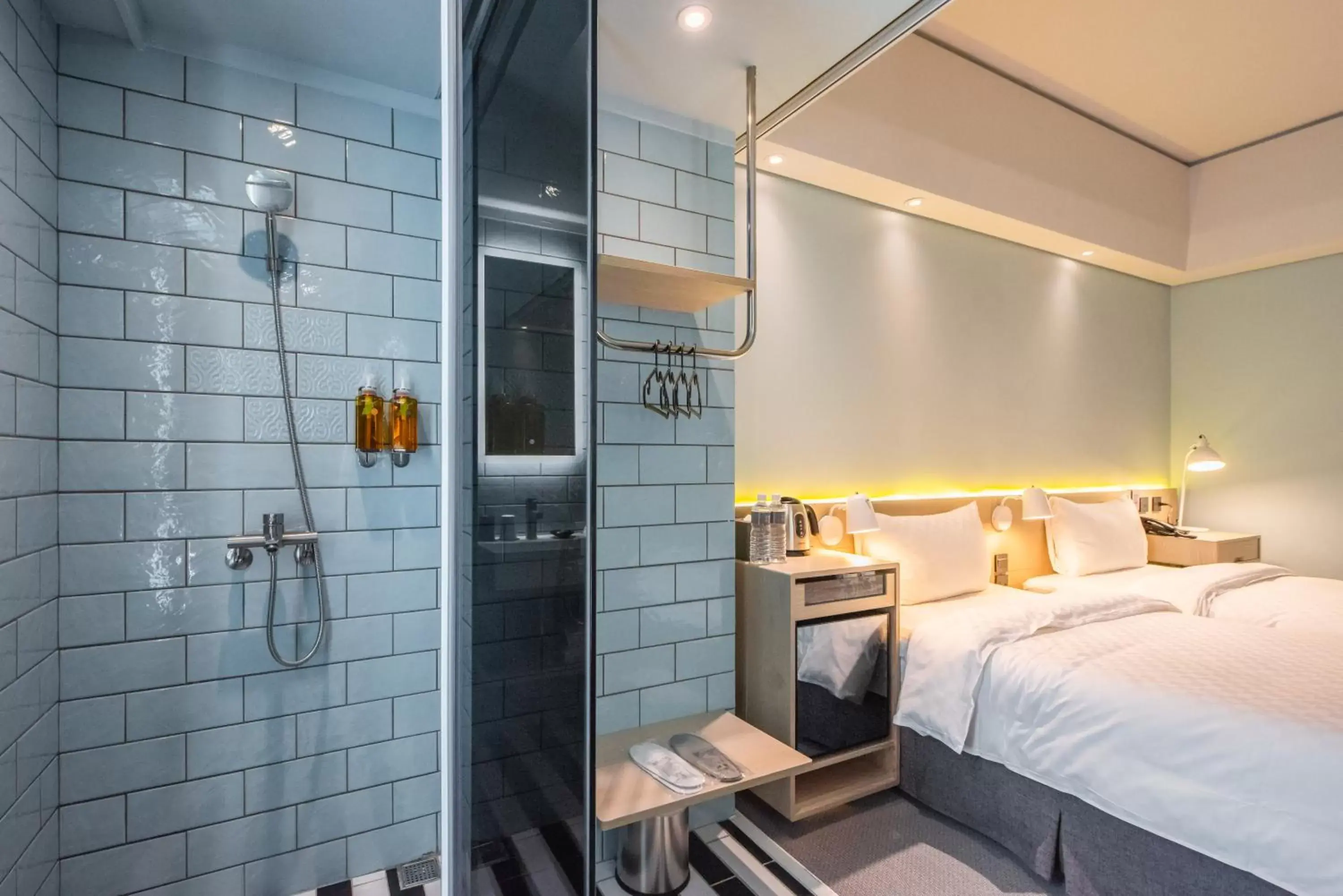 Shower, Bed in Ramble Hotel