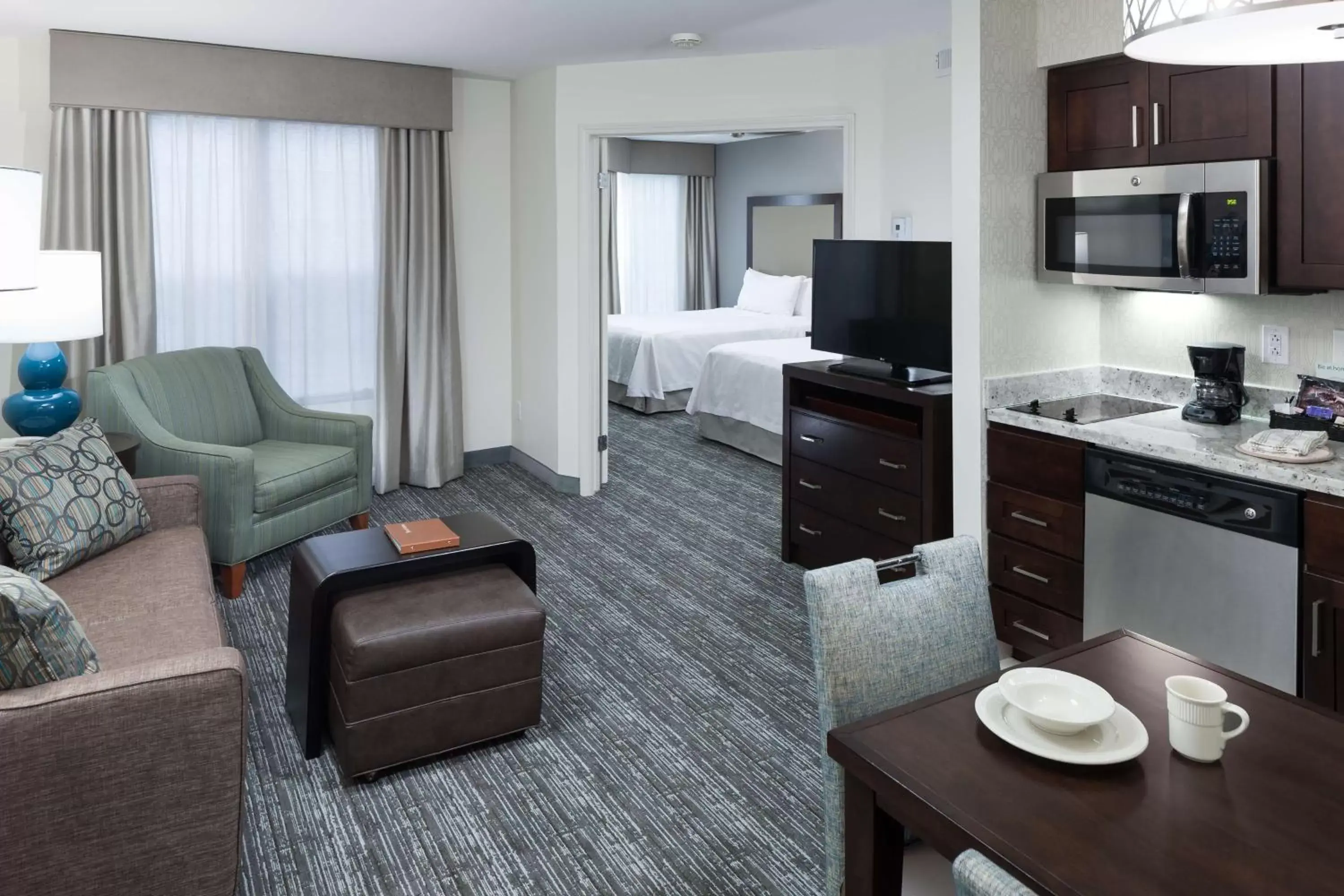 Bed, Seating Area in Homewood Suites by Hilton Seattle-Tacoma Airport/Tukwila