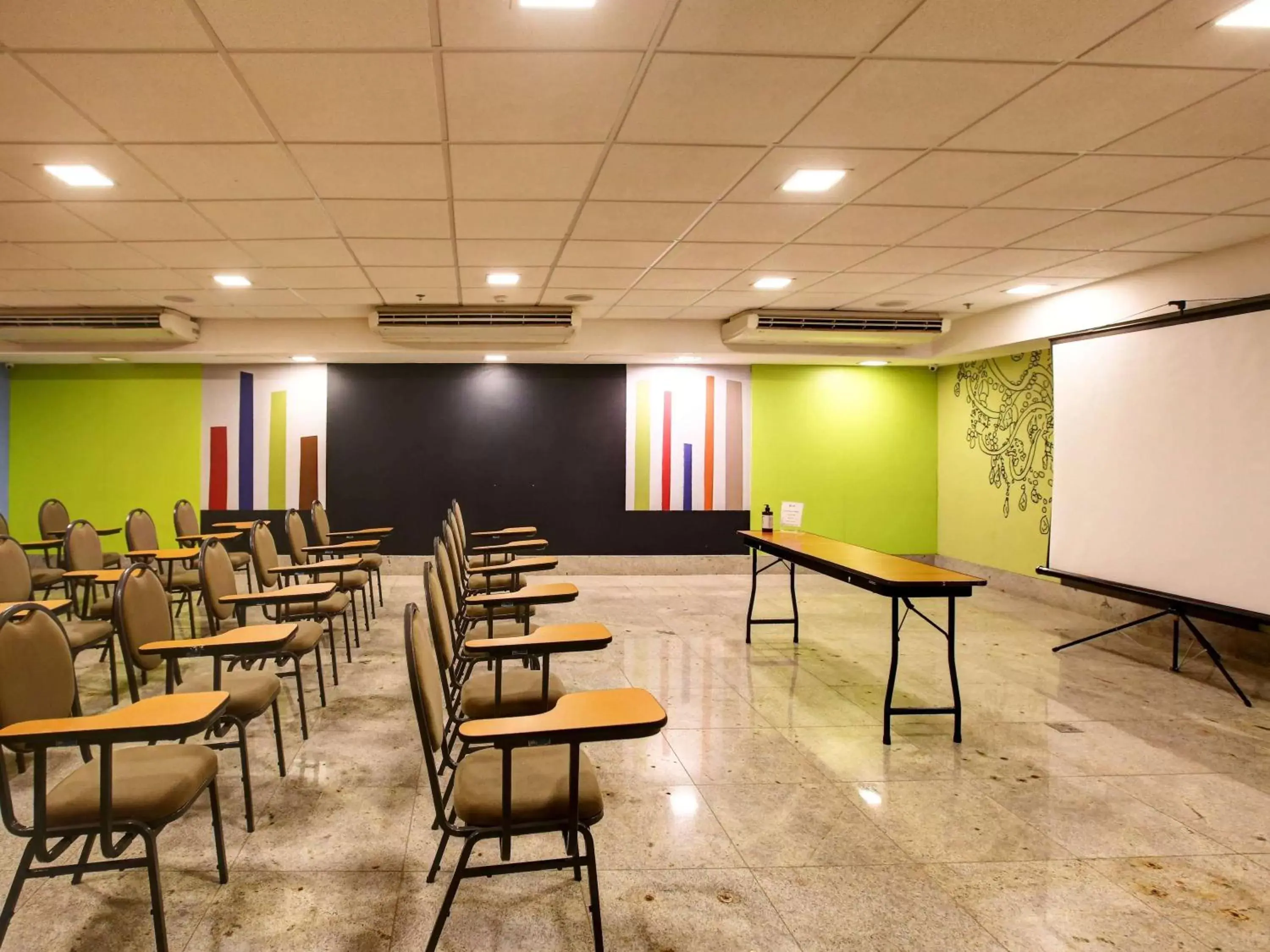 Meeting/conference room in ibis budget Rio de Janeiro Nova America