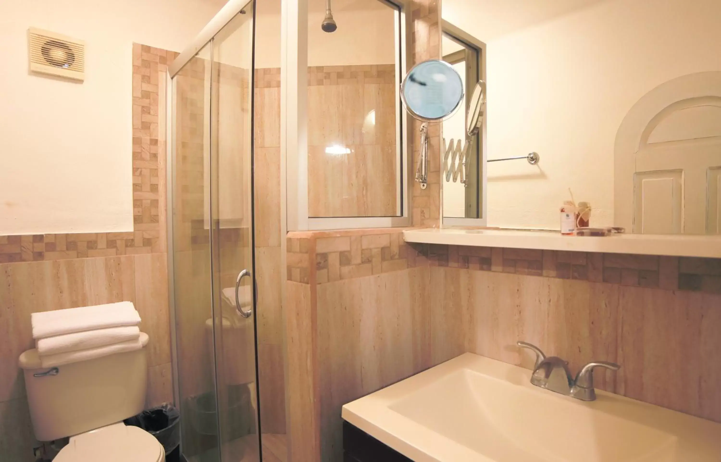 Shower, Bathroom in 5ta AVENIDA Alma y Mar APART HOTEL by BFH