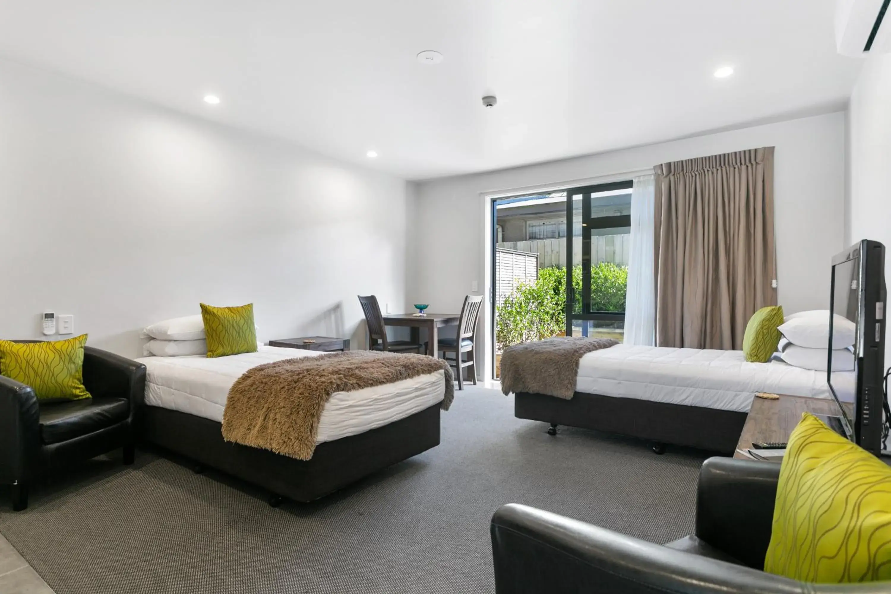 Twin Studio - Disability Access (Lake Wing) in Acacia Lake View Motel Twin Studio - Disability Access (Lake Wing) in Acacia Lake View Motel