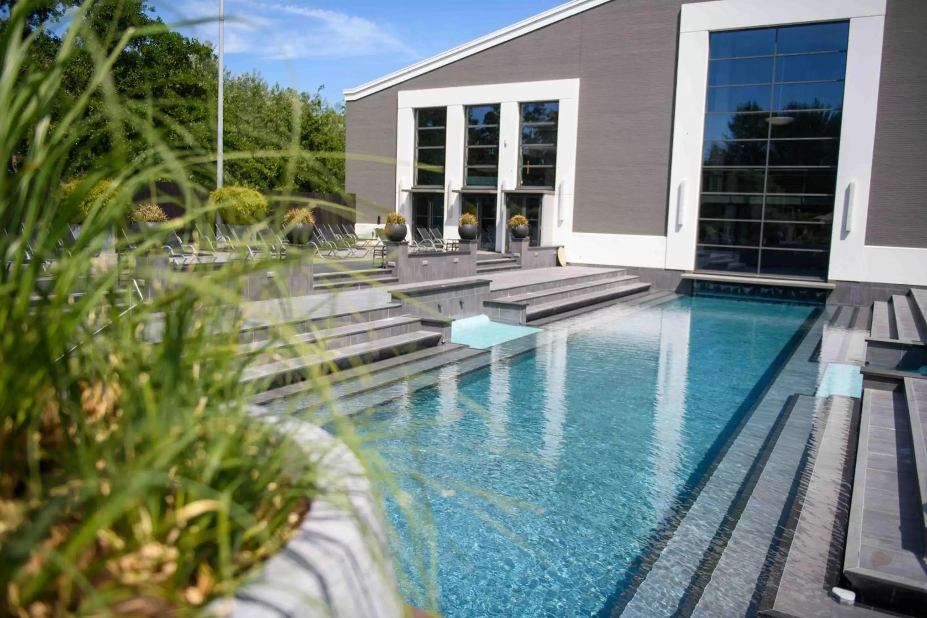 Swimming pool, Property Building in Hotel & Wellness Zuiver