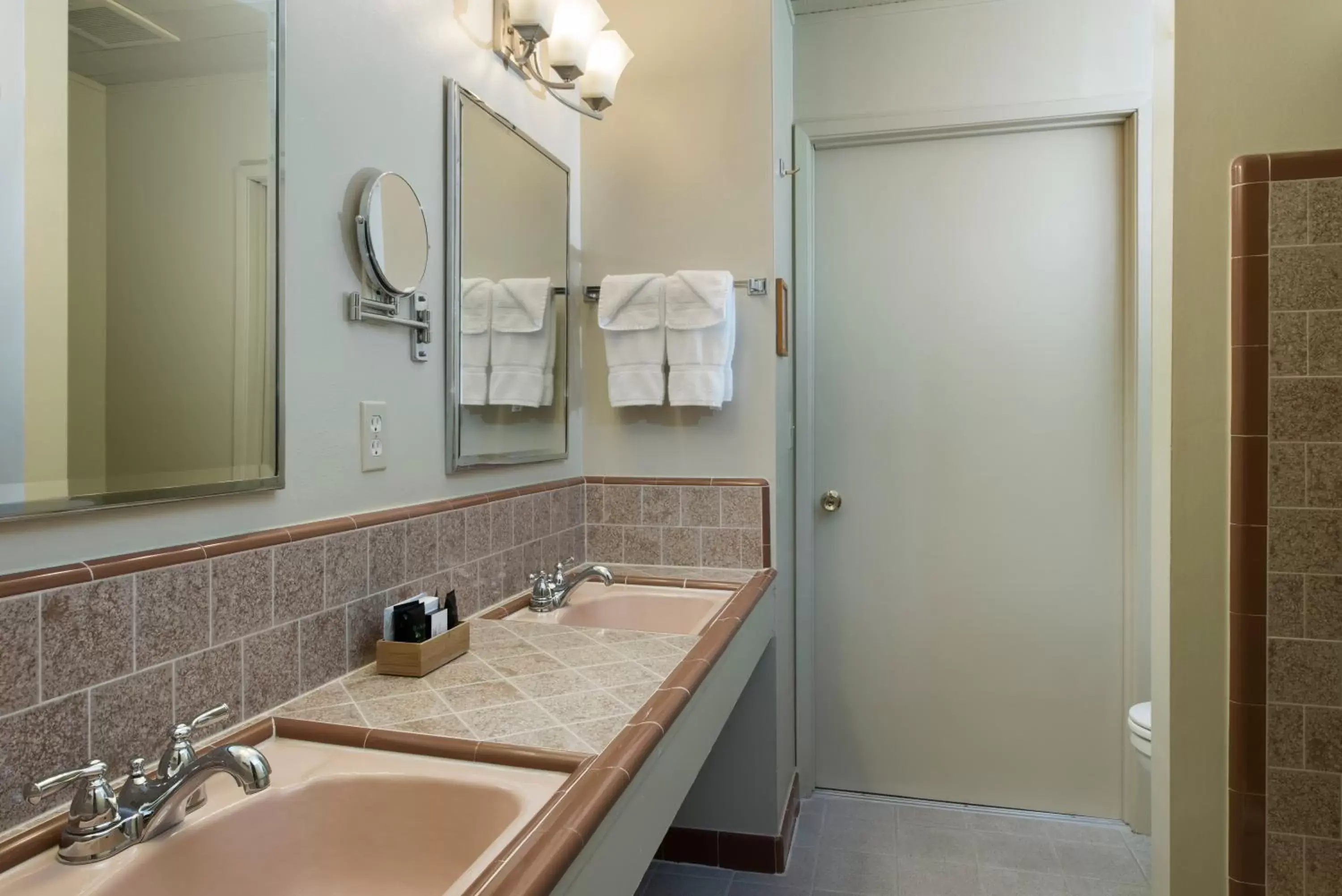 Bathroom in El Pueblo Inn