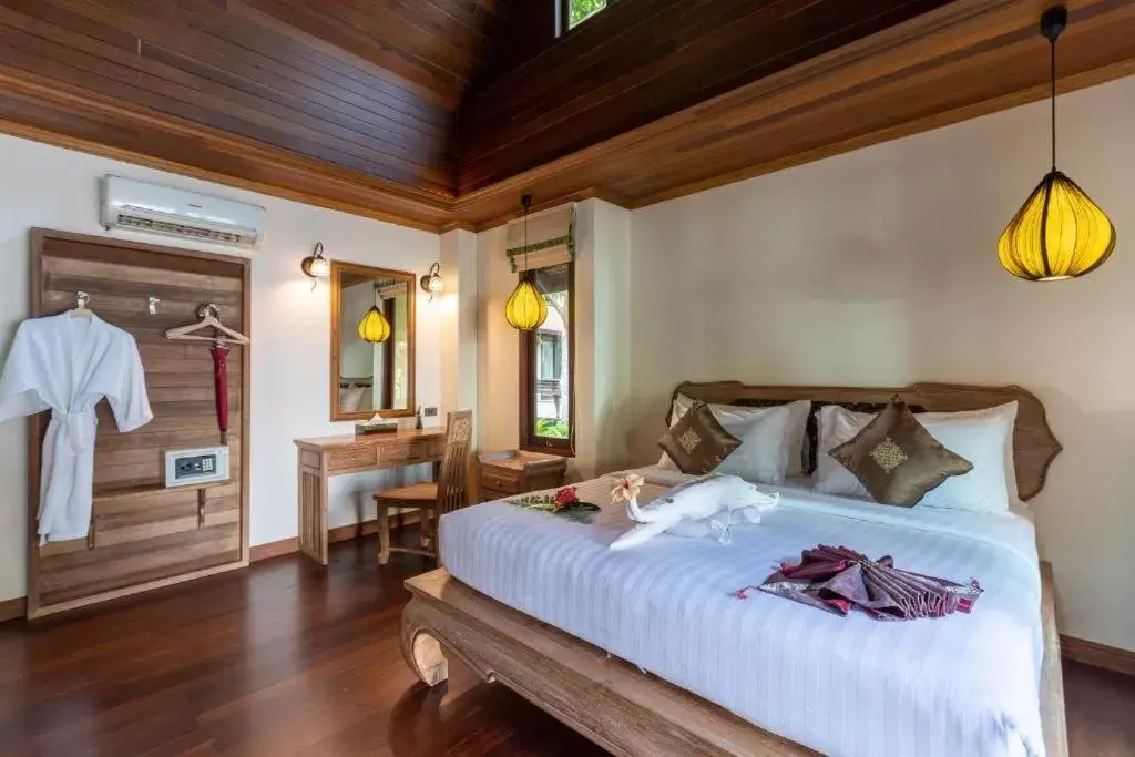 Bedroom, Bed in Chivapuri Beach Resort