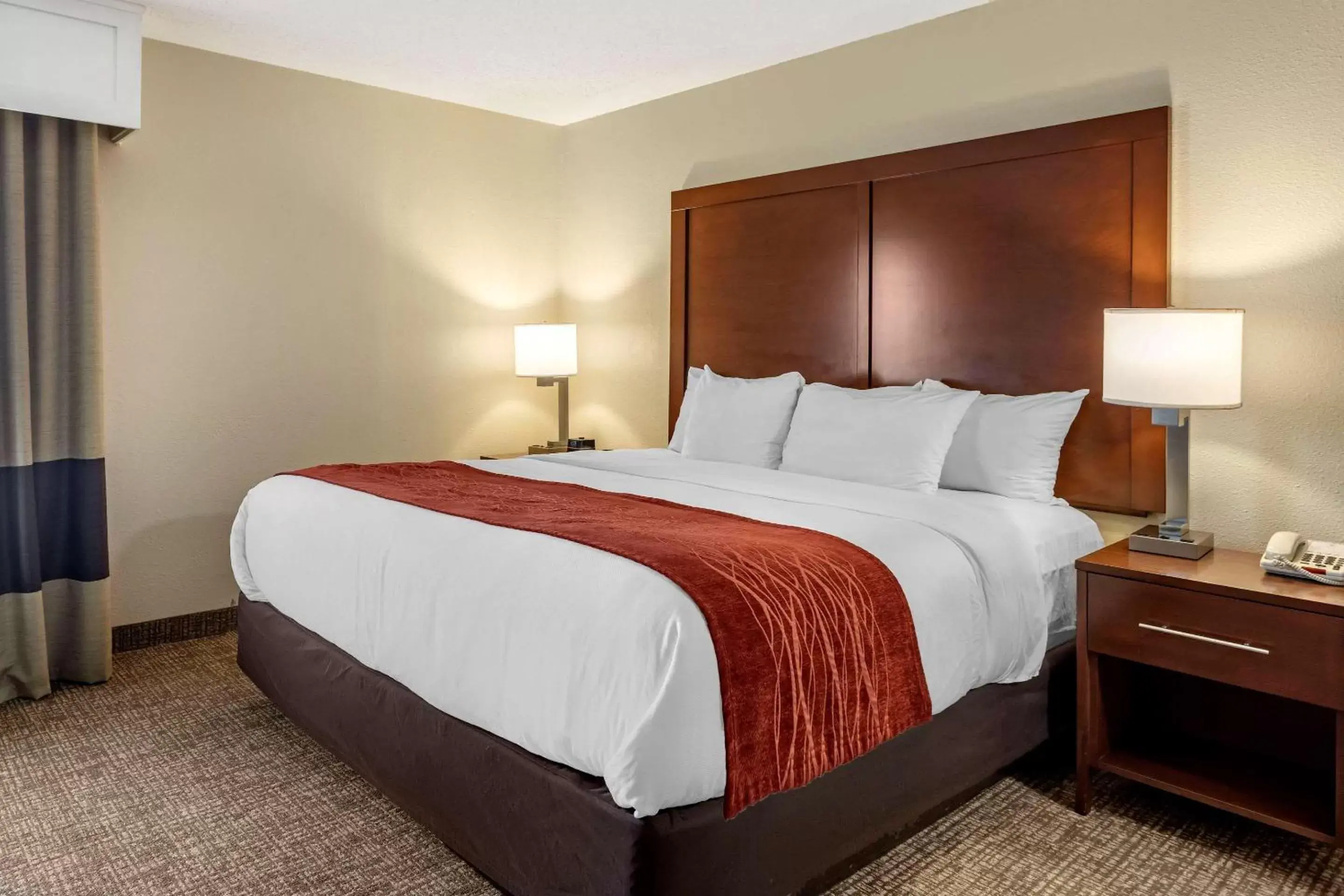 Photo of the whole room, Bed in Comfort Inn & Suites Little Rock Airport