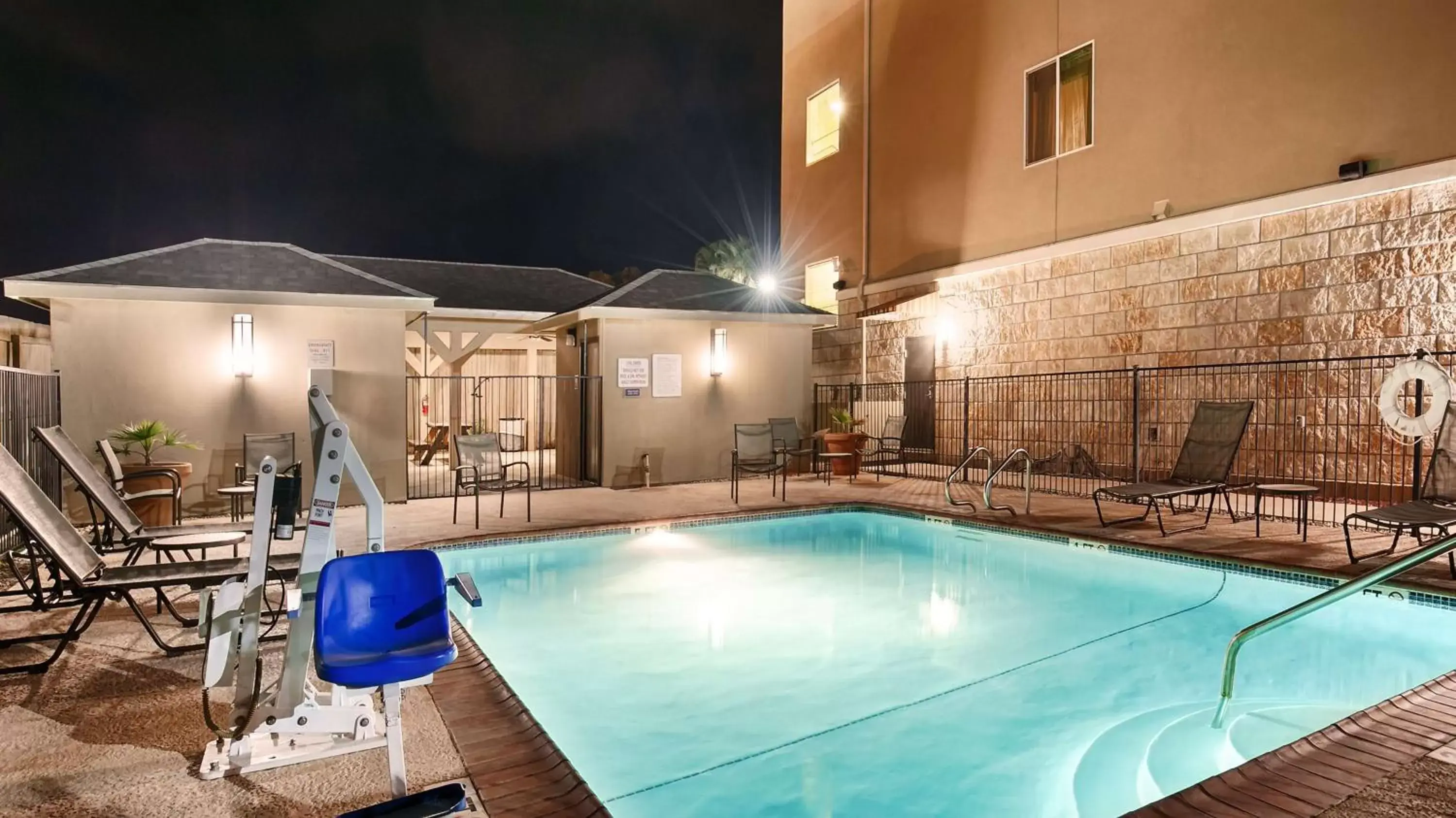 On site, Swimming Pool in Best Western Plus Carrizo Springs Inn & Suites