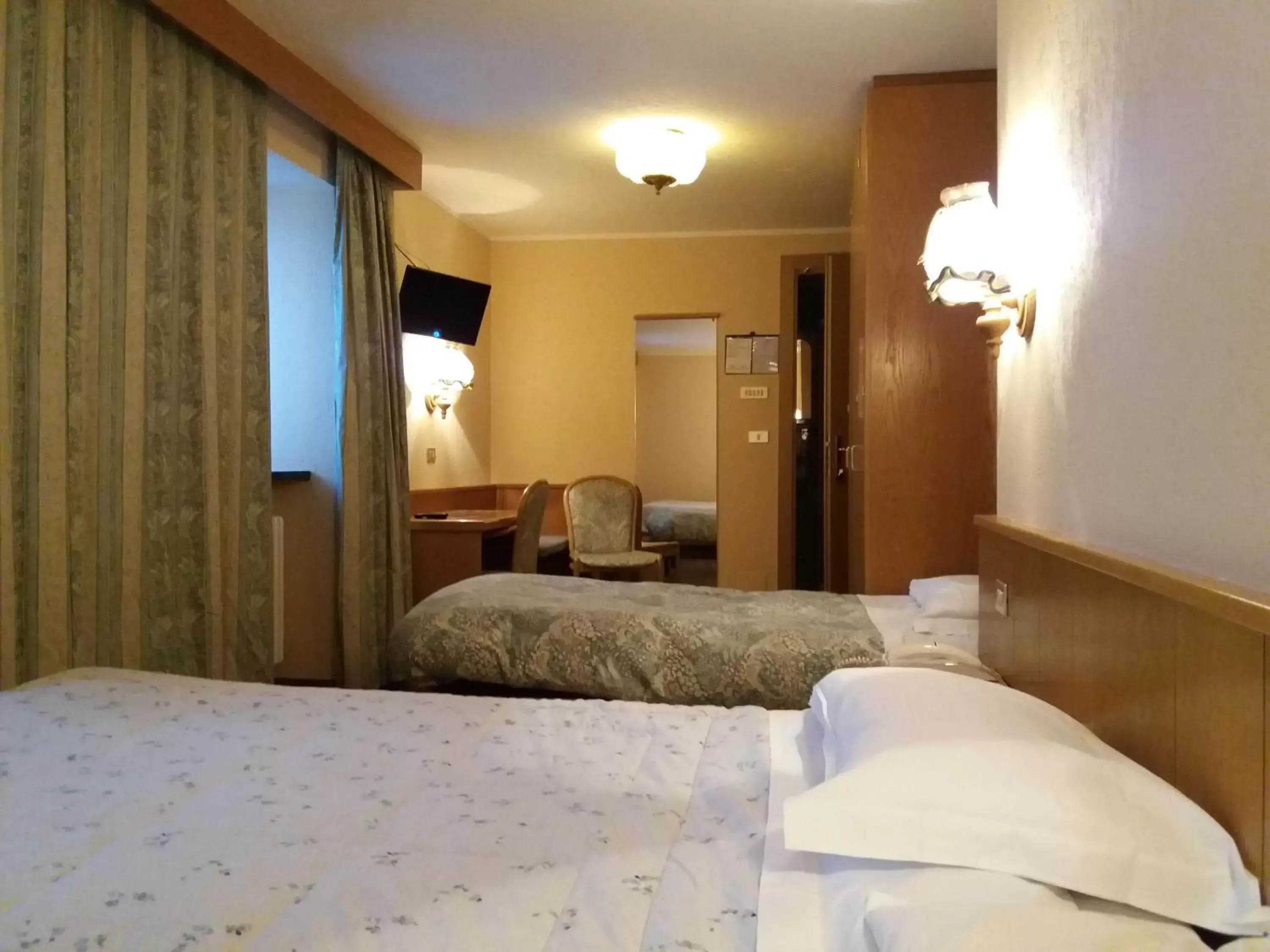 Photo of the whole room, Bed in Hotel Ottoz Meublé