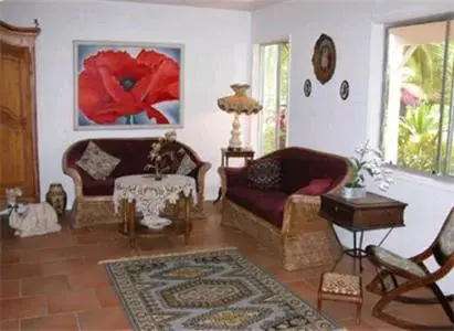 Living room, Seating Area in Lava Tree Tropic Inn