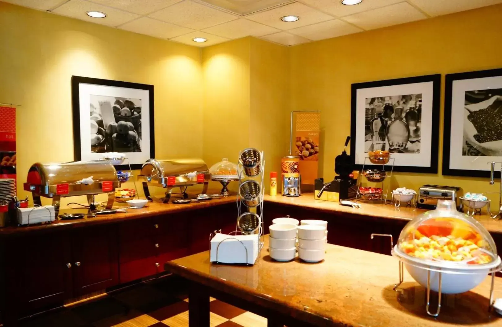 Buffet breakfast, Restaurant/Places to Eat in Hampton Inn by Hilton Guadalajara-Aeropuerto