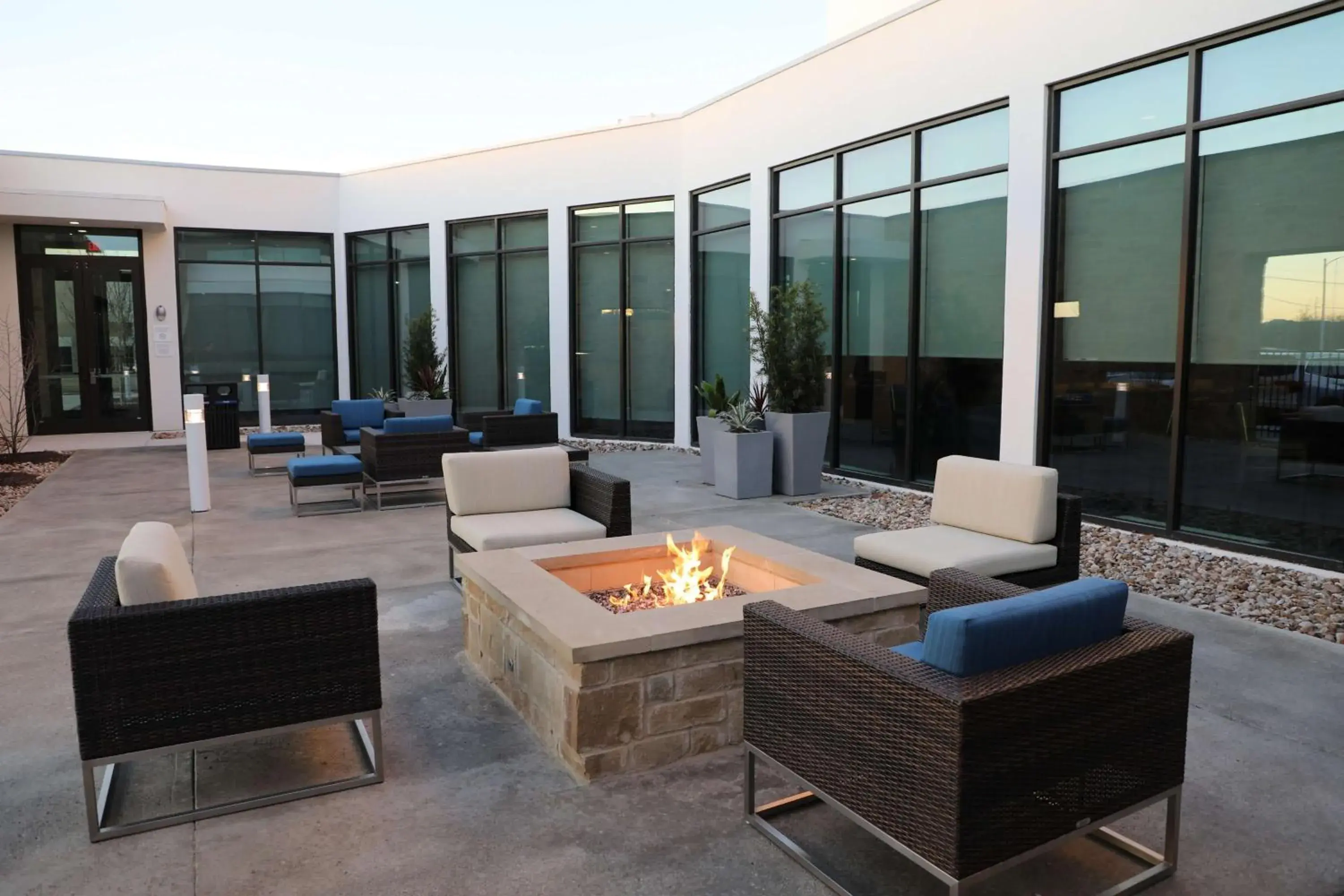 Patio in Hilton Garden Inn Austin Airport