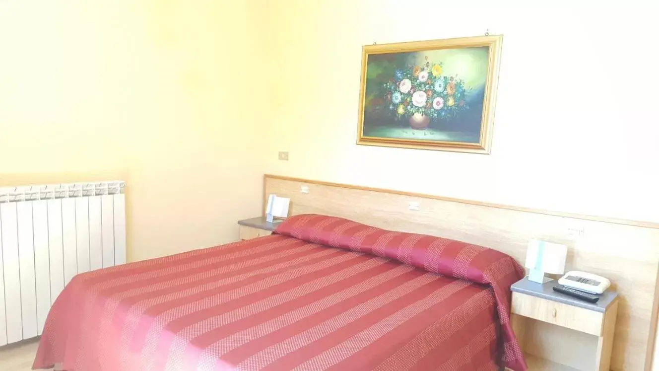 Bed, Room Photo in Albergo Savoia