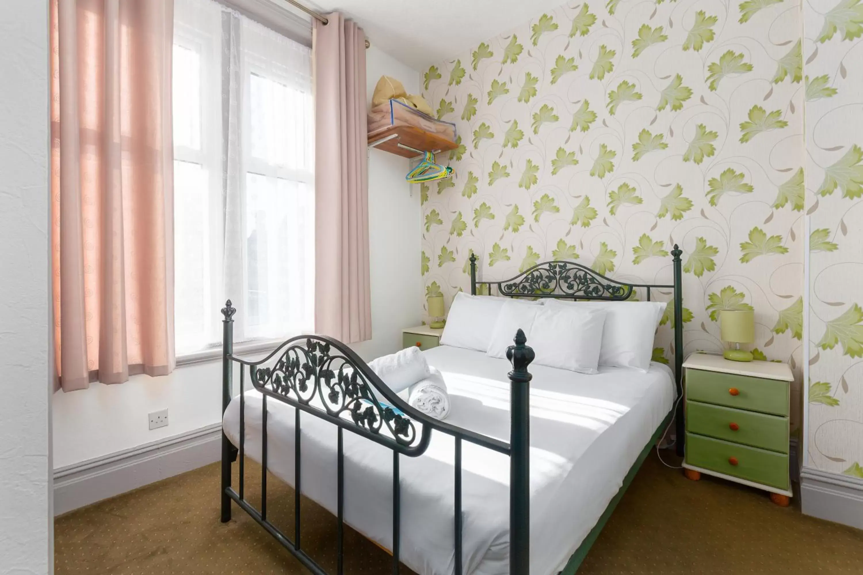 Bedroom, Bed in The Sandringham Court Hotel & Sports Bar-Groups Welcome here-High Speed Wi-Fi