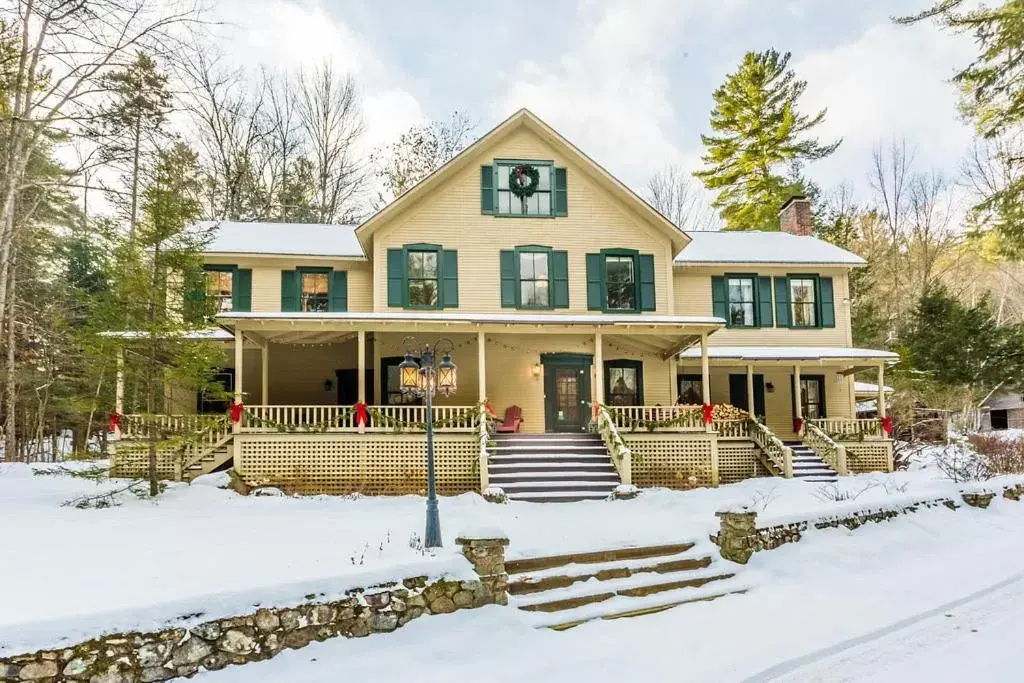 Property Building in Snow Goose Bed and Breakfast