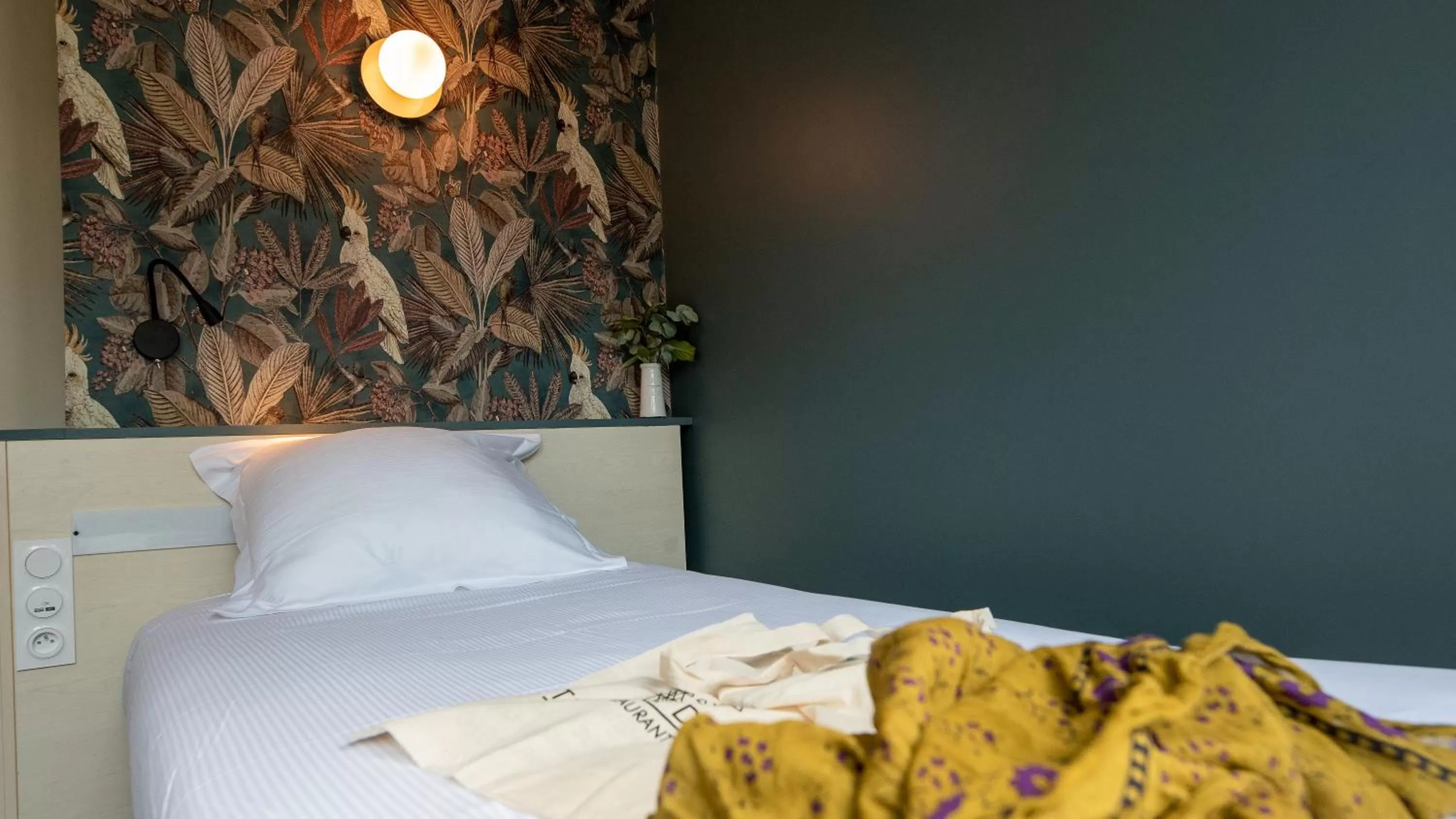 Photo of the whole room, Bed in Best Western Hotel du Lac Dunkerque- Restaurant ouvert 7/7 midi et soir