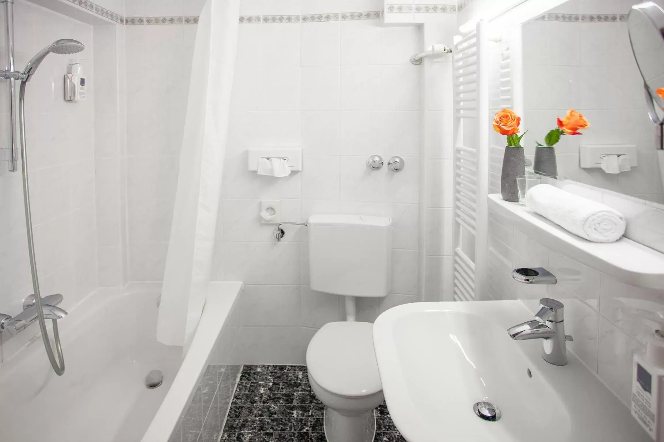 Family Room - single occupancy in Centro Hotel Mondial München City, Trademark Collection by Wyndham Family Room - single occupancy in Centro Hotel Mondial München City, Trademark Collection by Wyndham