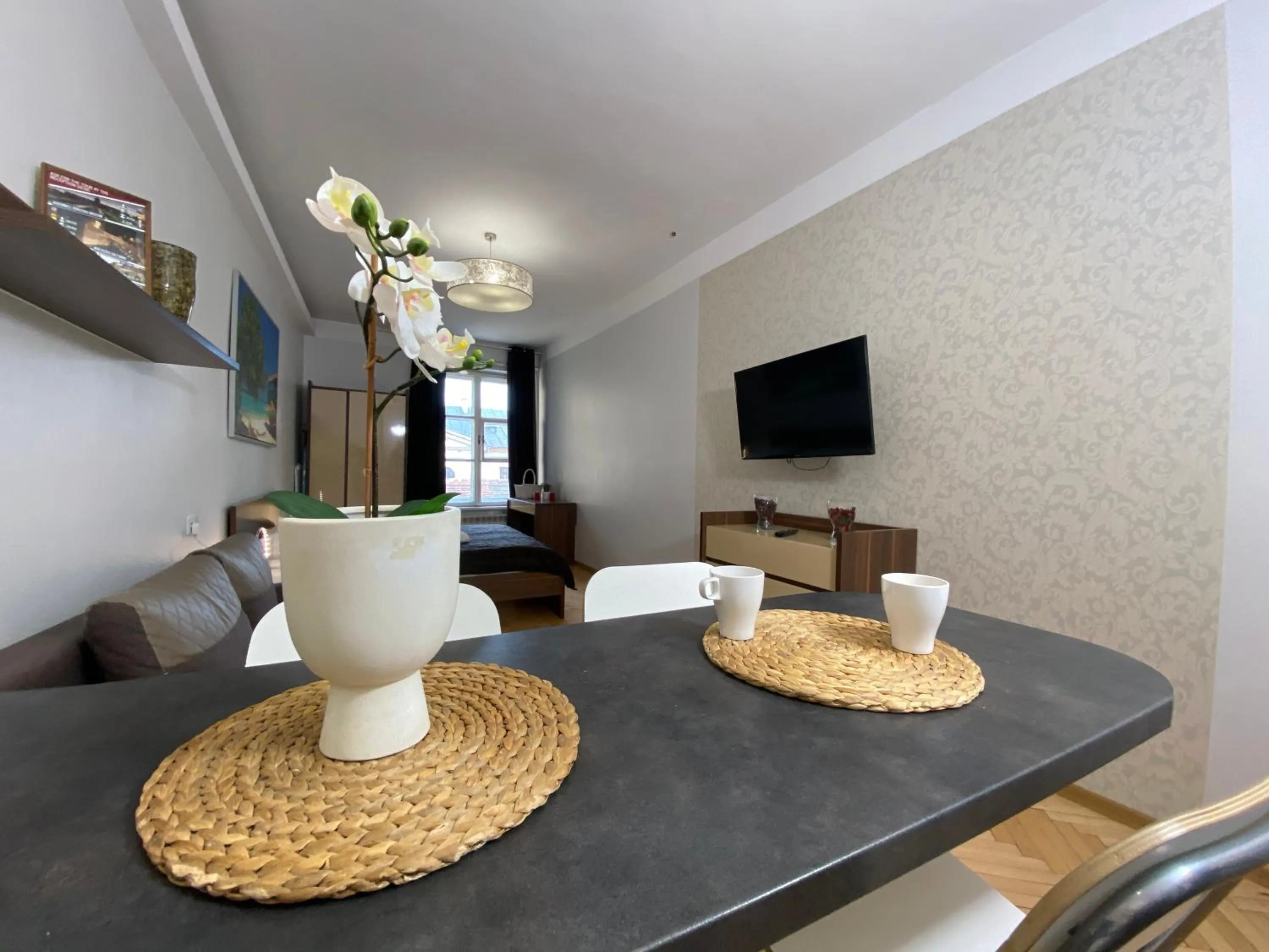 TV and multimedia in P&J Apartments Floriańska