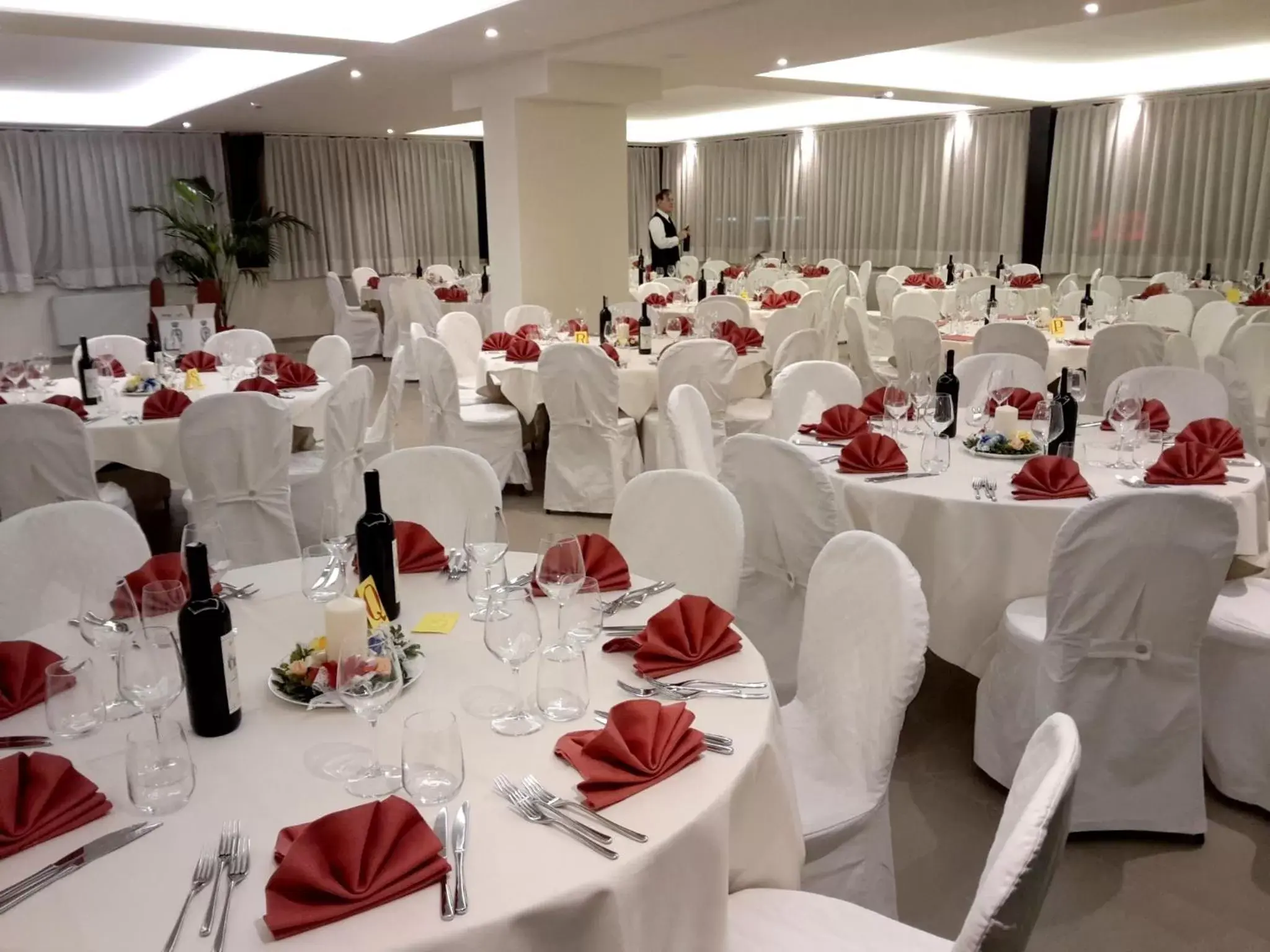 Restaurant/places to eat, Banquet Facilities in Hotel President