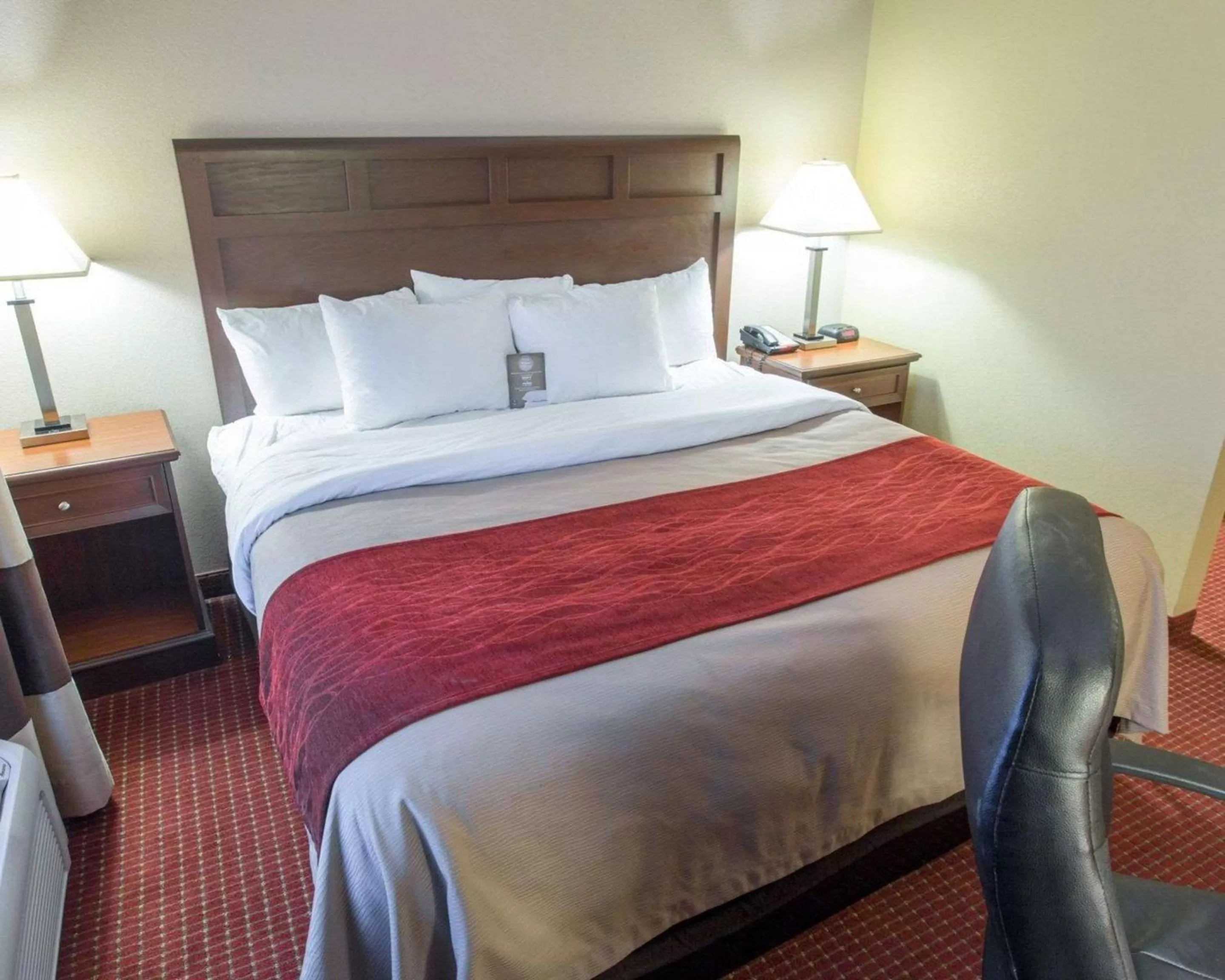 King Suite with Sofa Bed - Non-Smoking in Comfort Inn New Orleans Airport South