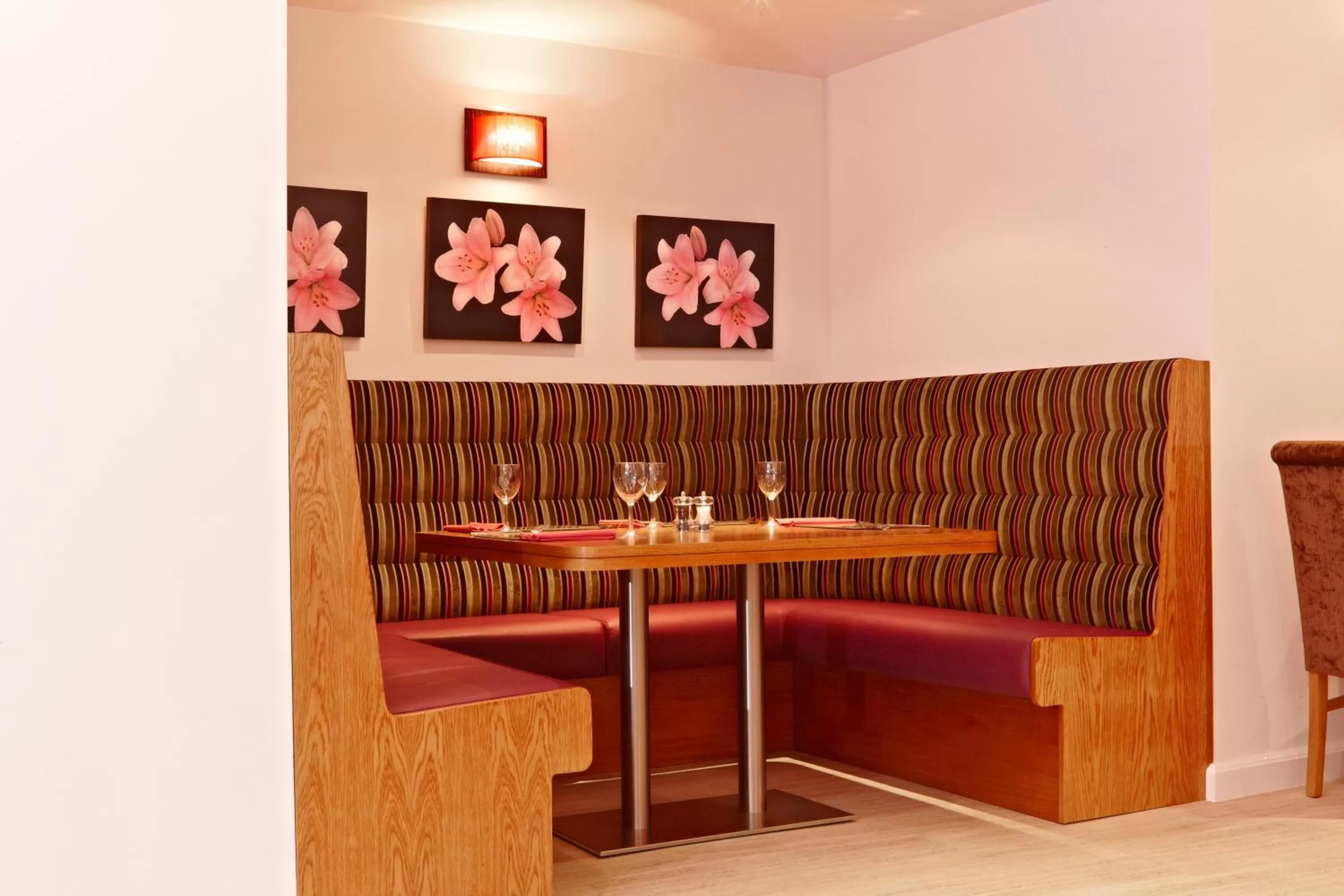 Restaurant/places to eat in New Continental Hotel; Sure Hotel Collection by Best Western