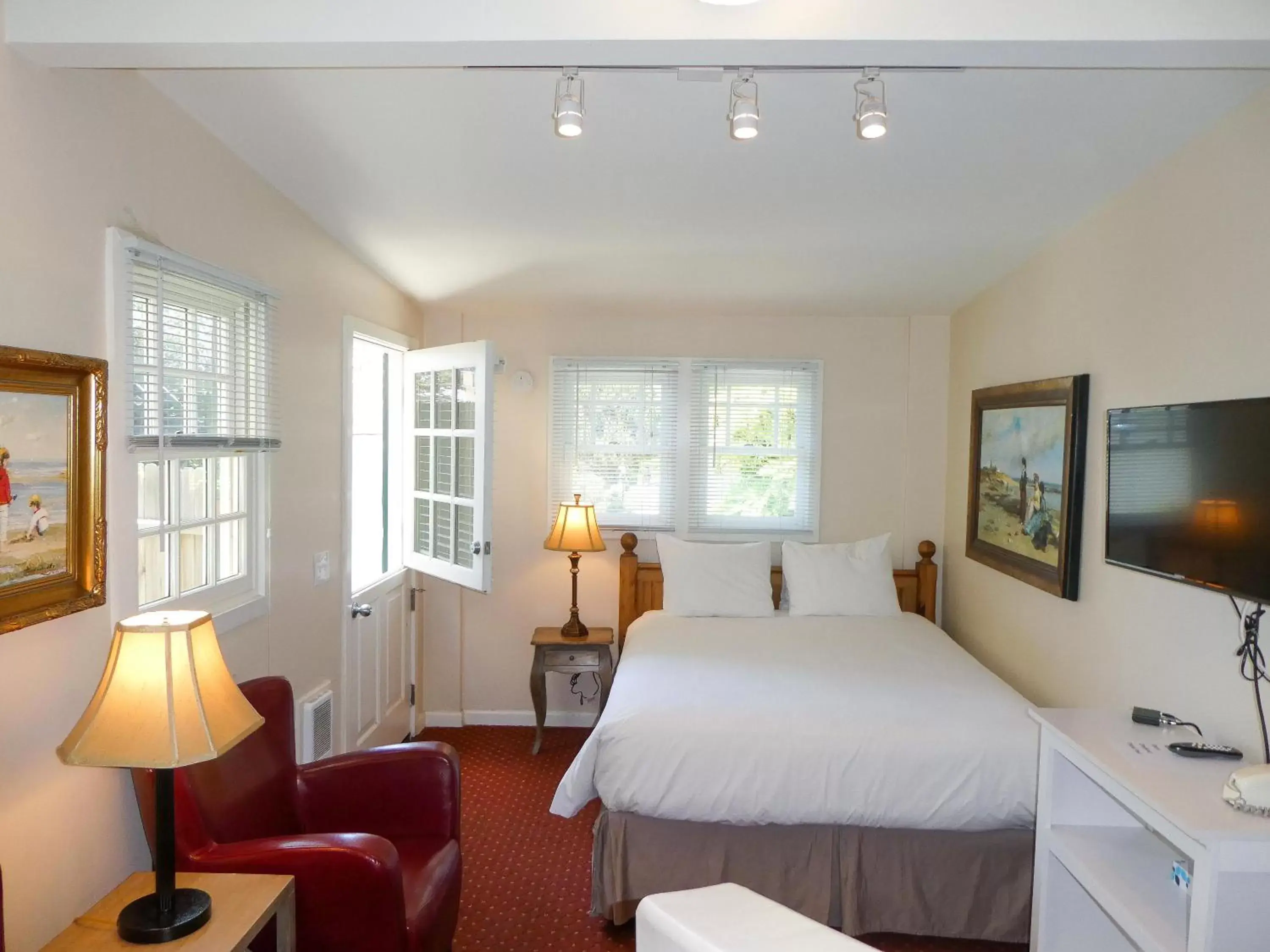 Stephenson 5 Room - No Parking in Briarwood Inn